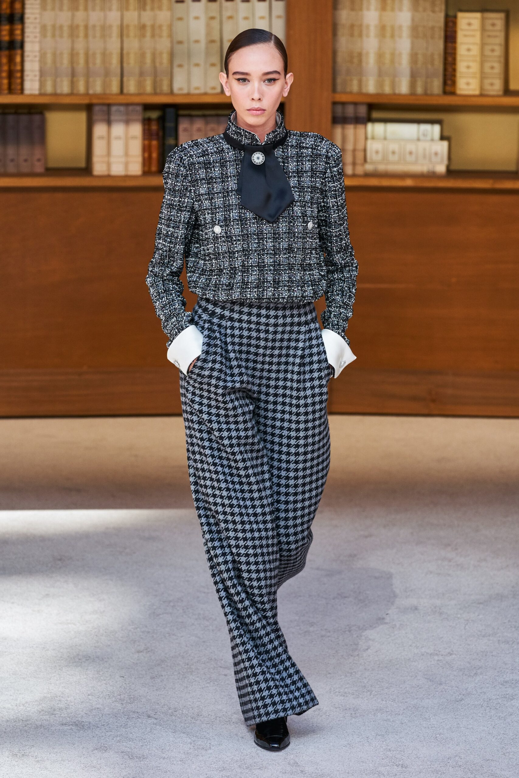 Chanel F/W 19 Couture Look 1