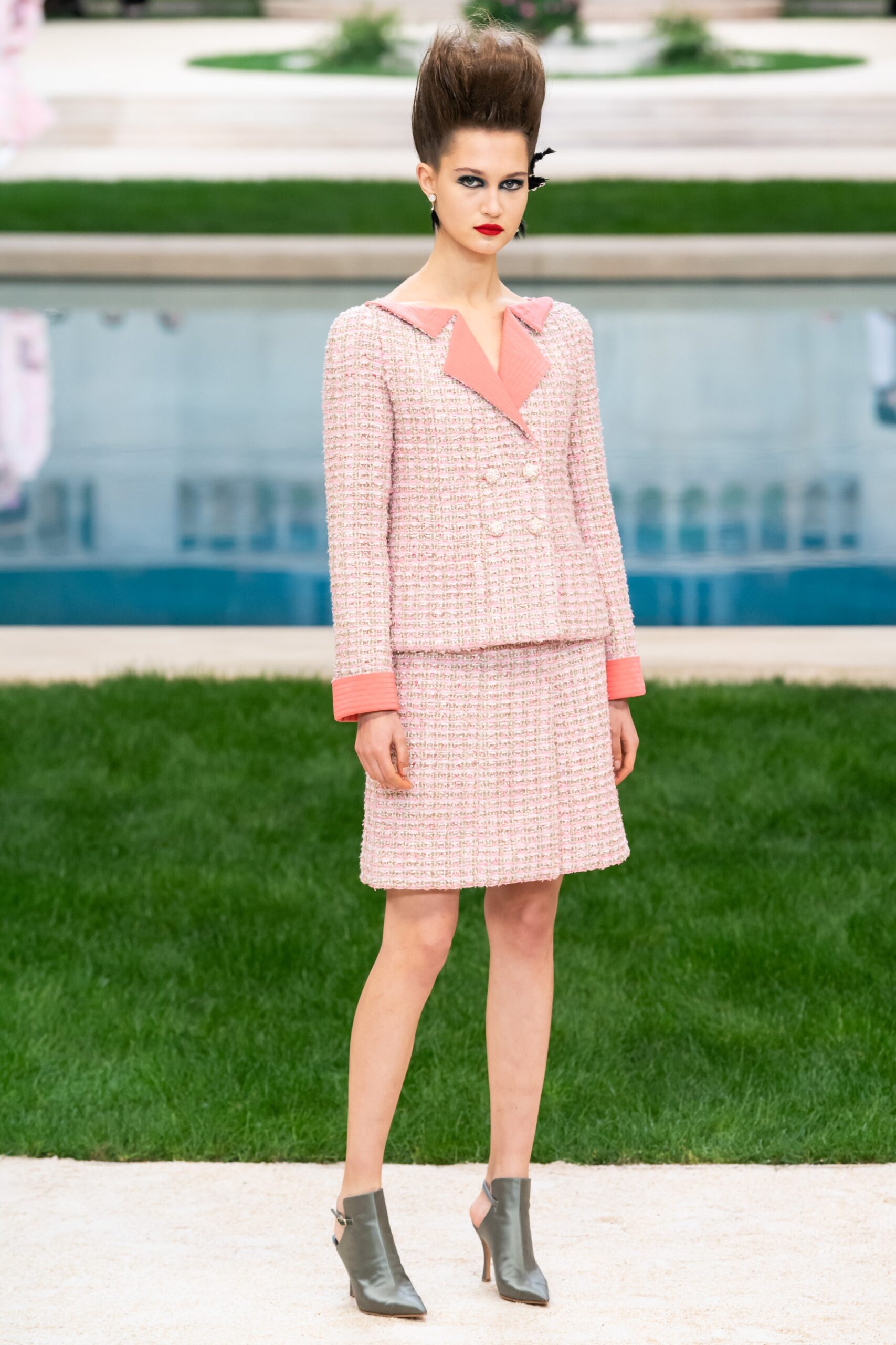 Chanel S/S 19 Couture Look 2