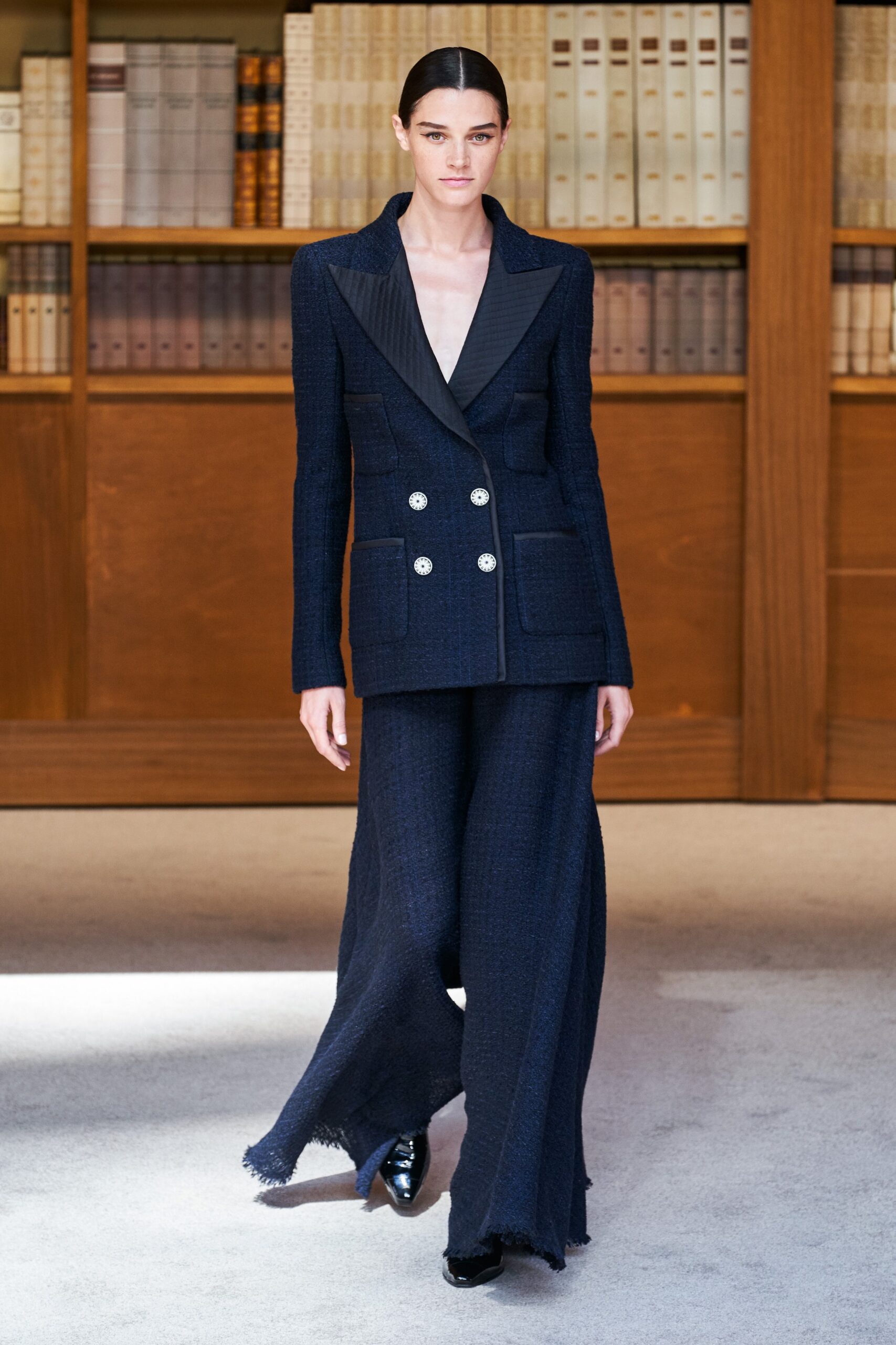 Chanel F/W 19 Couture Look 2