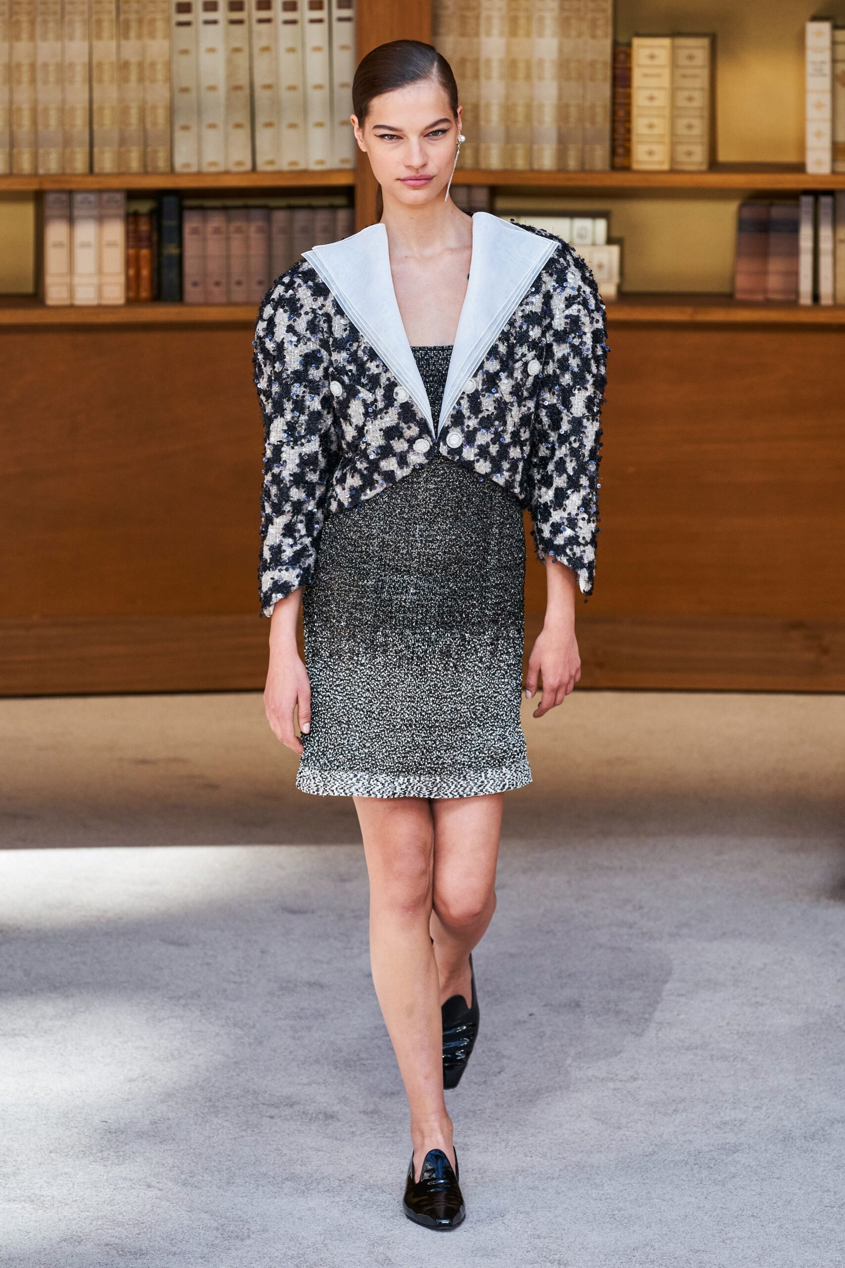 Chanel F/W 19 Couture Look 4