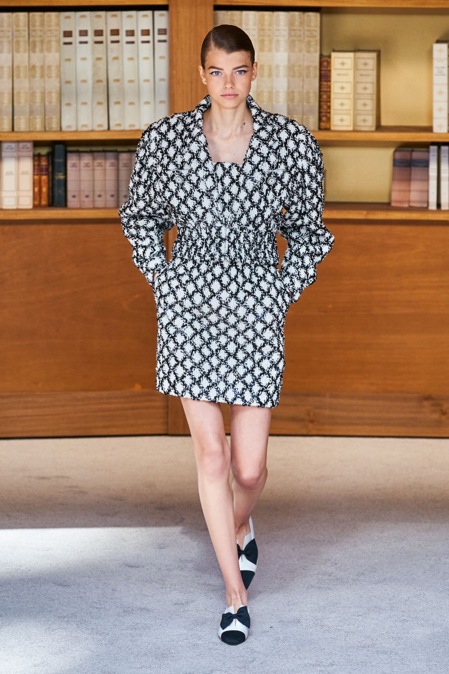 Chanel F/W 19 Couture Look 5