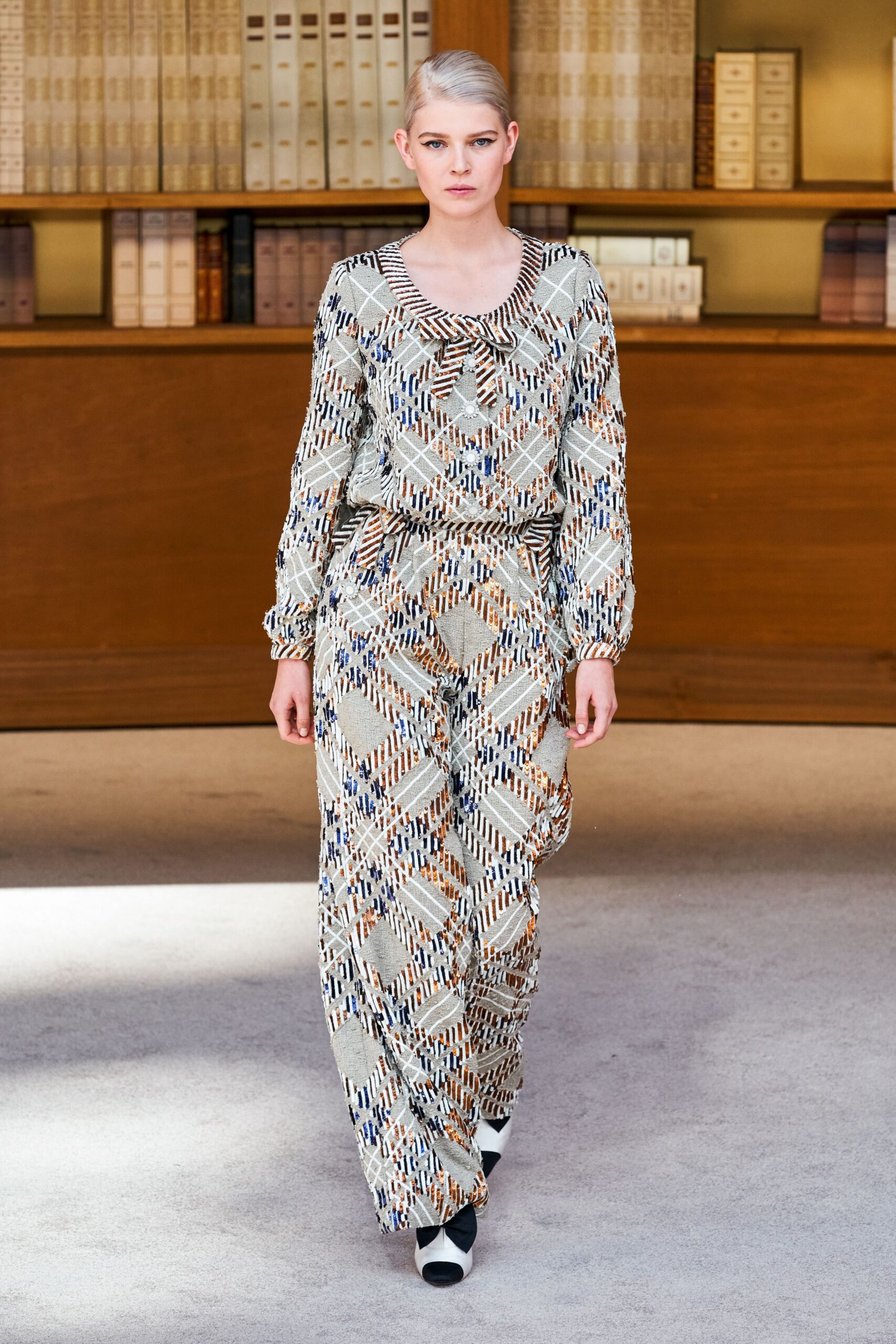 Chanel F/W 19 Couture Look 6