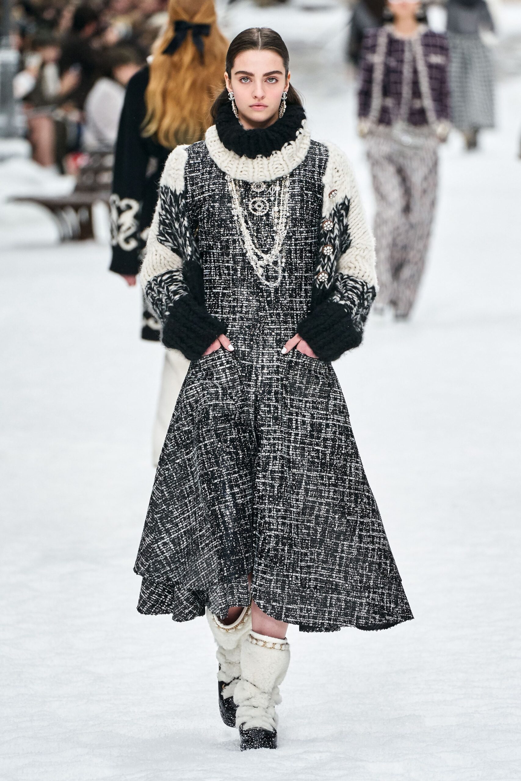 Chanel F/W 19 Look 6