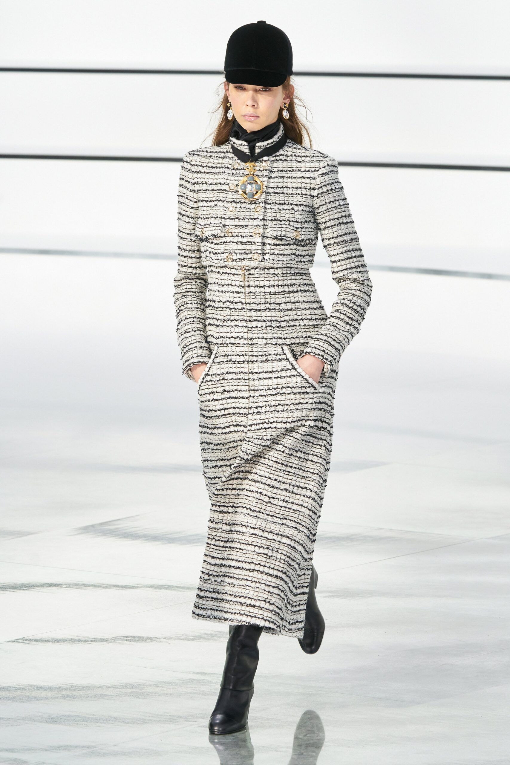 Chanel F/W 20 Look 14
