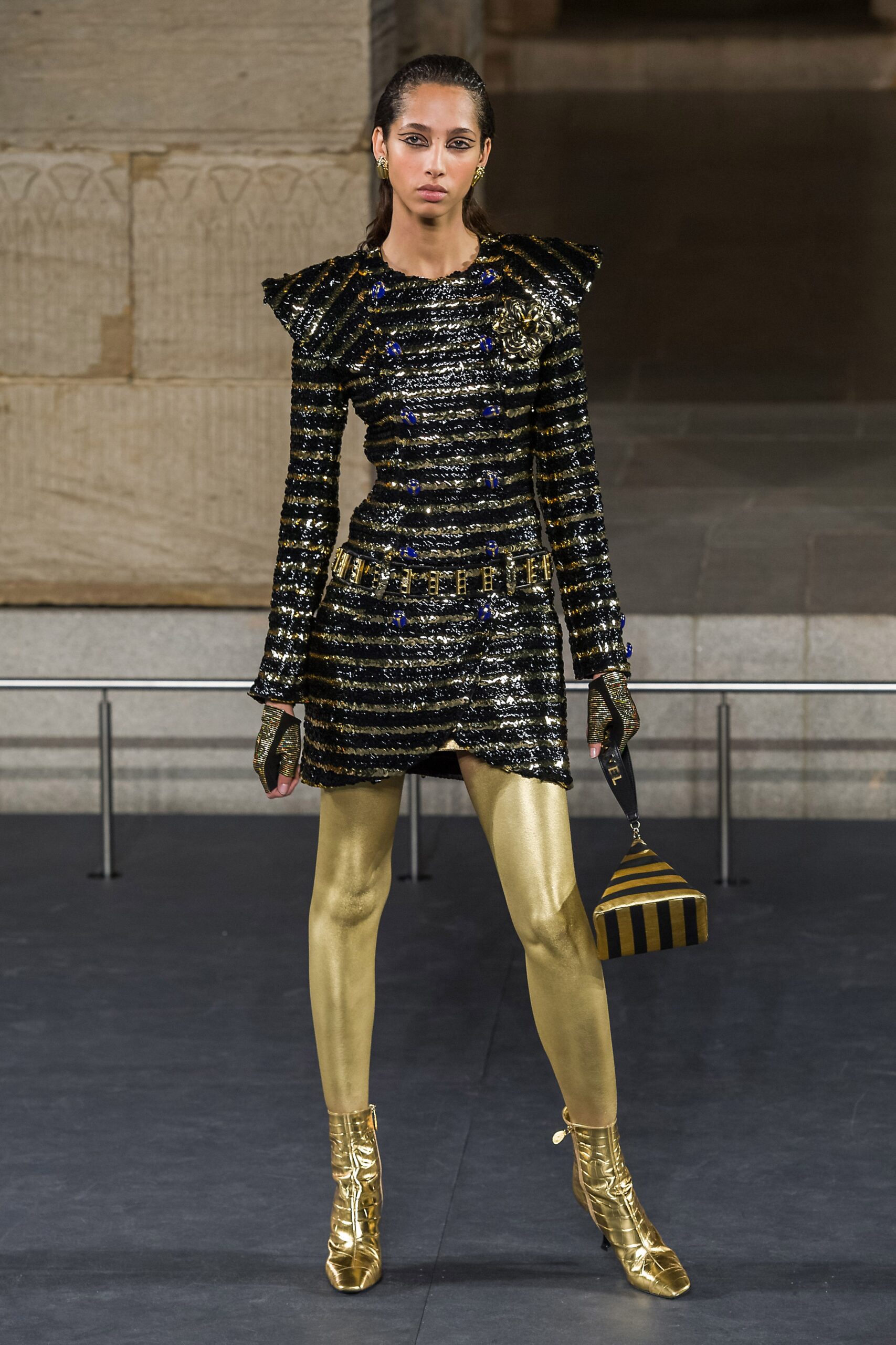Chanel F/W 19 Look 9