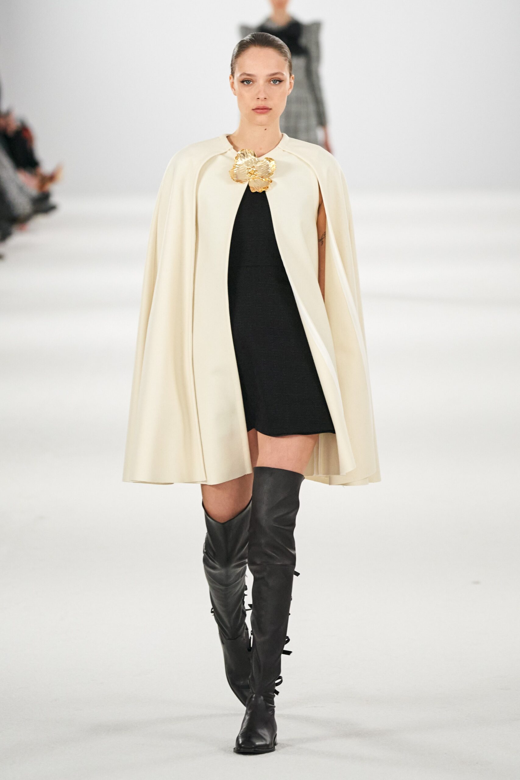 Carolina Herrera F/W 22 Look 451