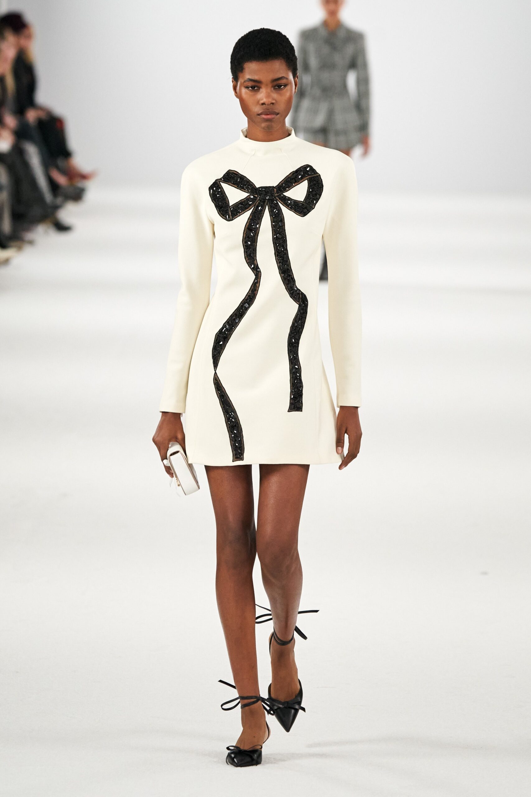 Carolina Herrera F/W 22 Look 495