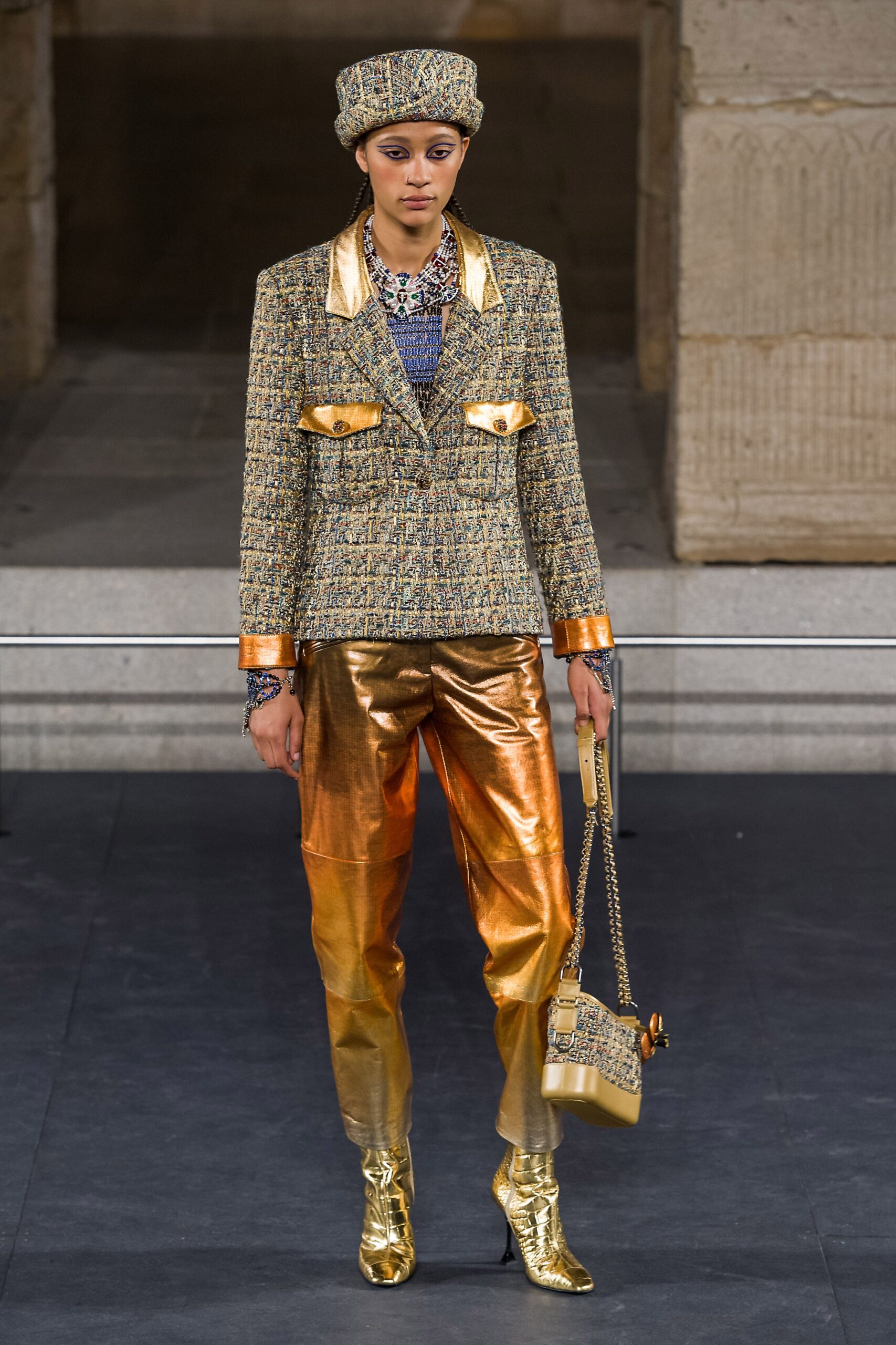 Chanel F/W 19 Look 13
