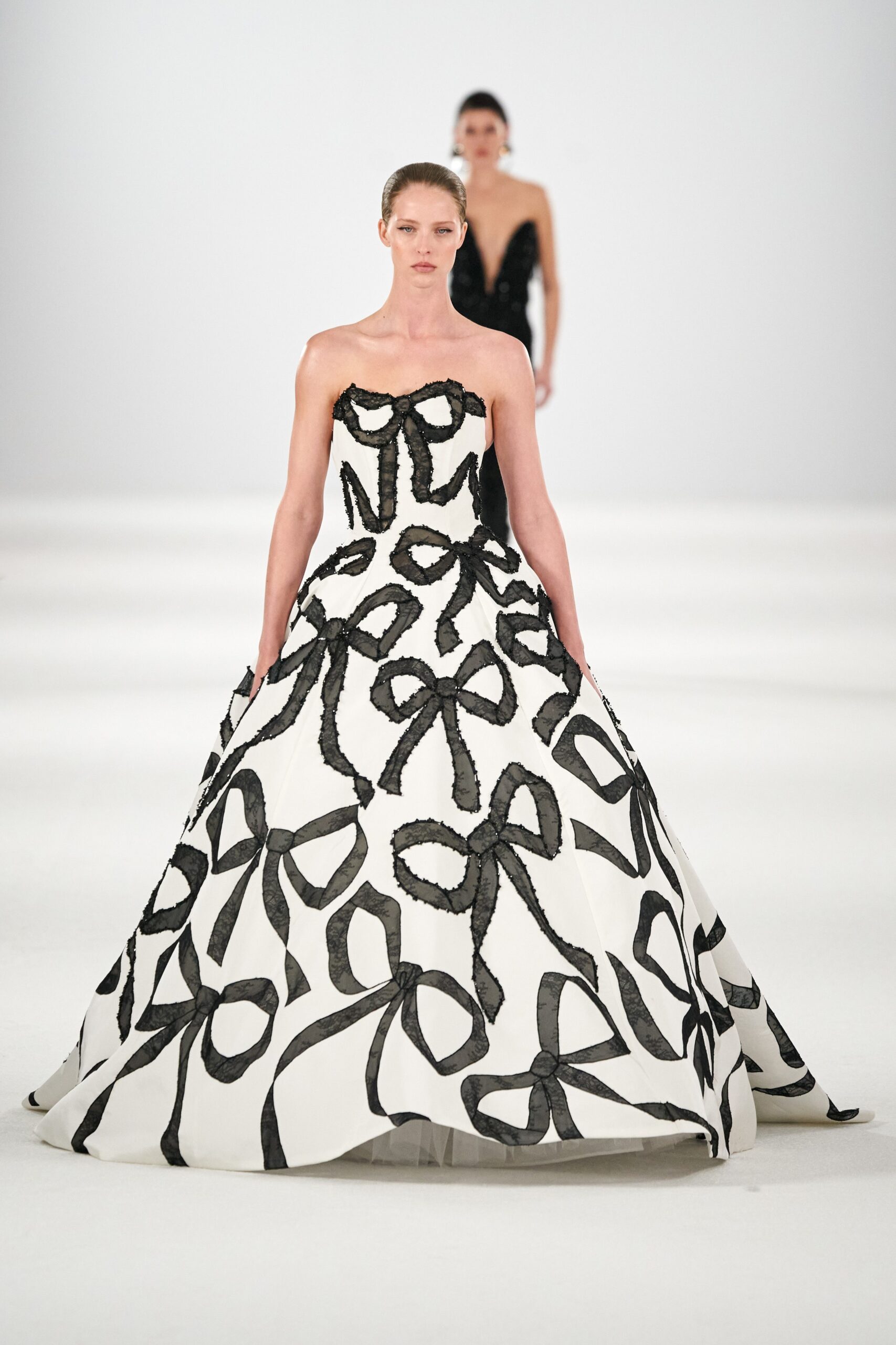 Carolina Herrera F/W 22 Look 521