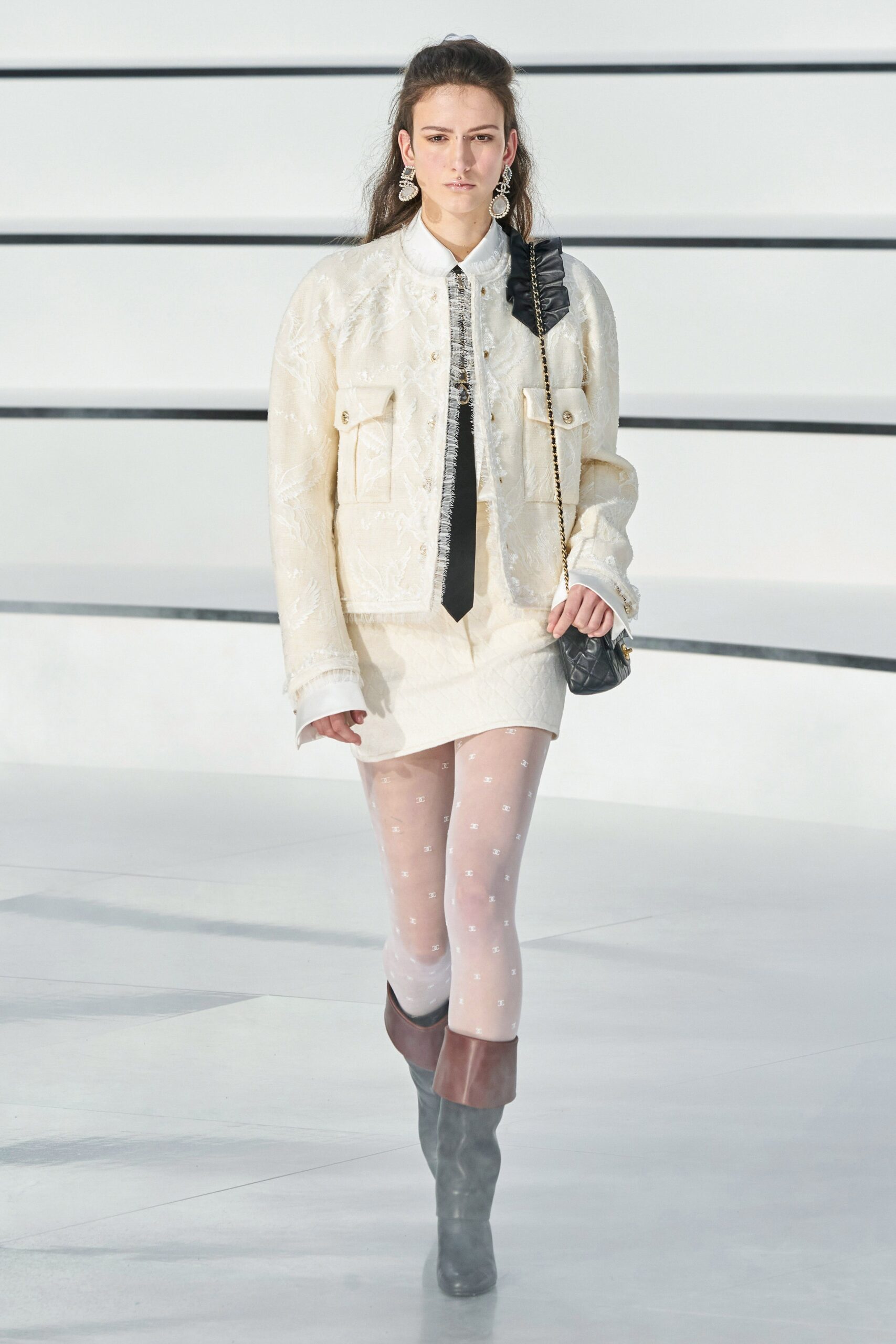 Chanel F/W 20 Look 28