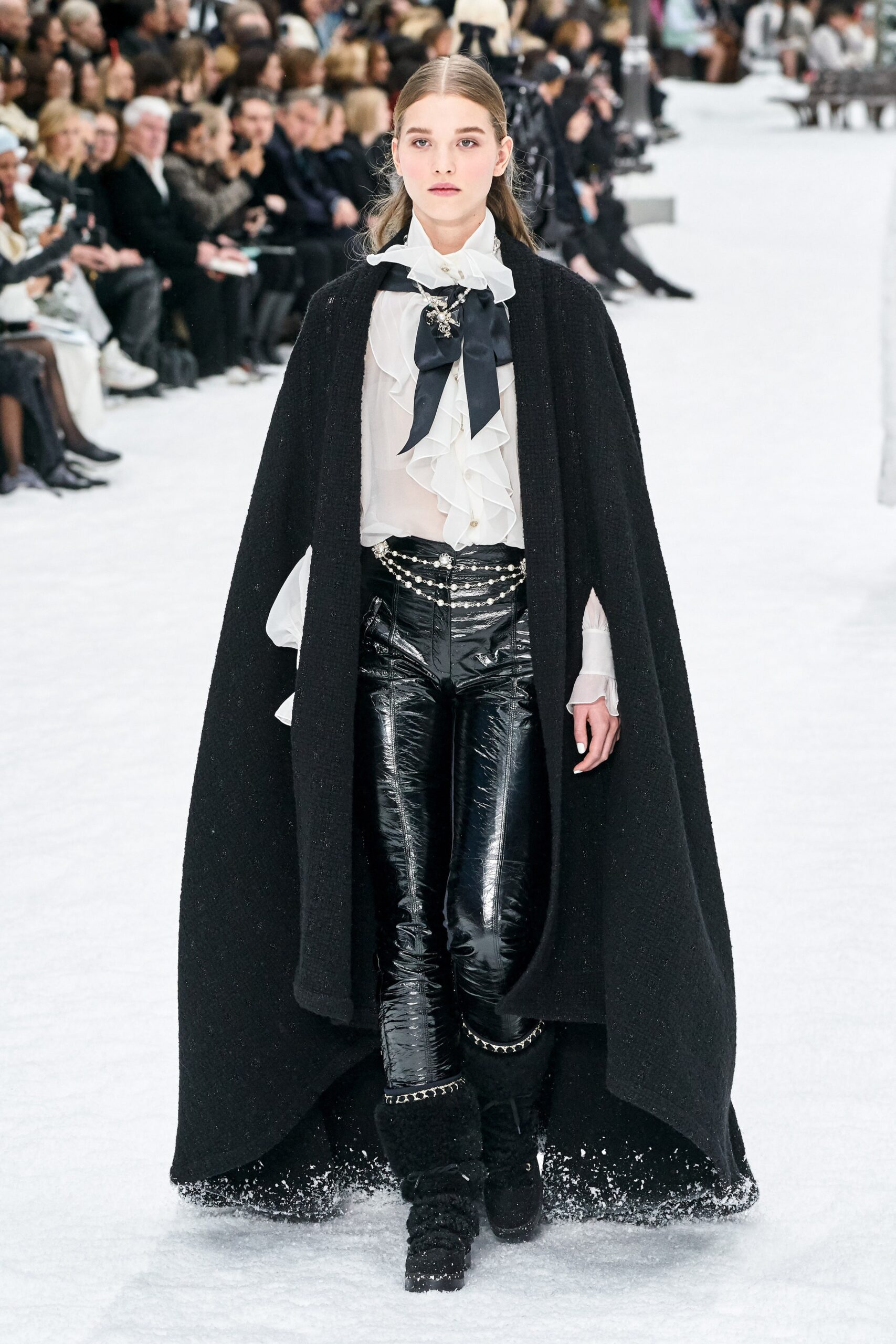 Chanel F/W 19 Look 15