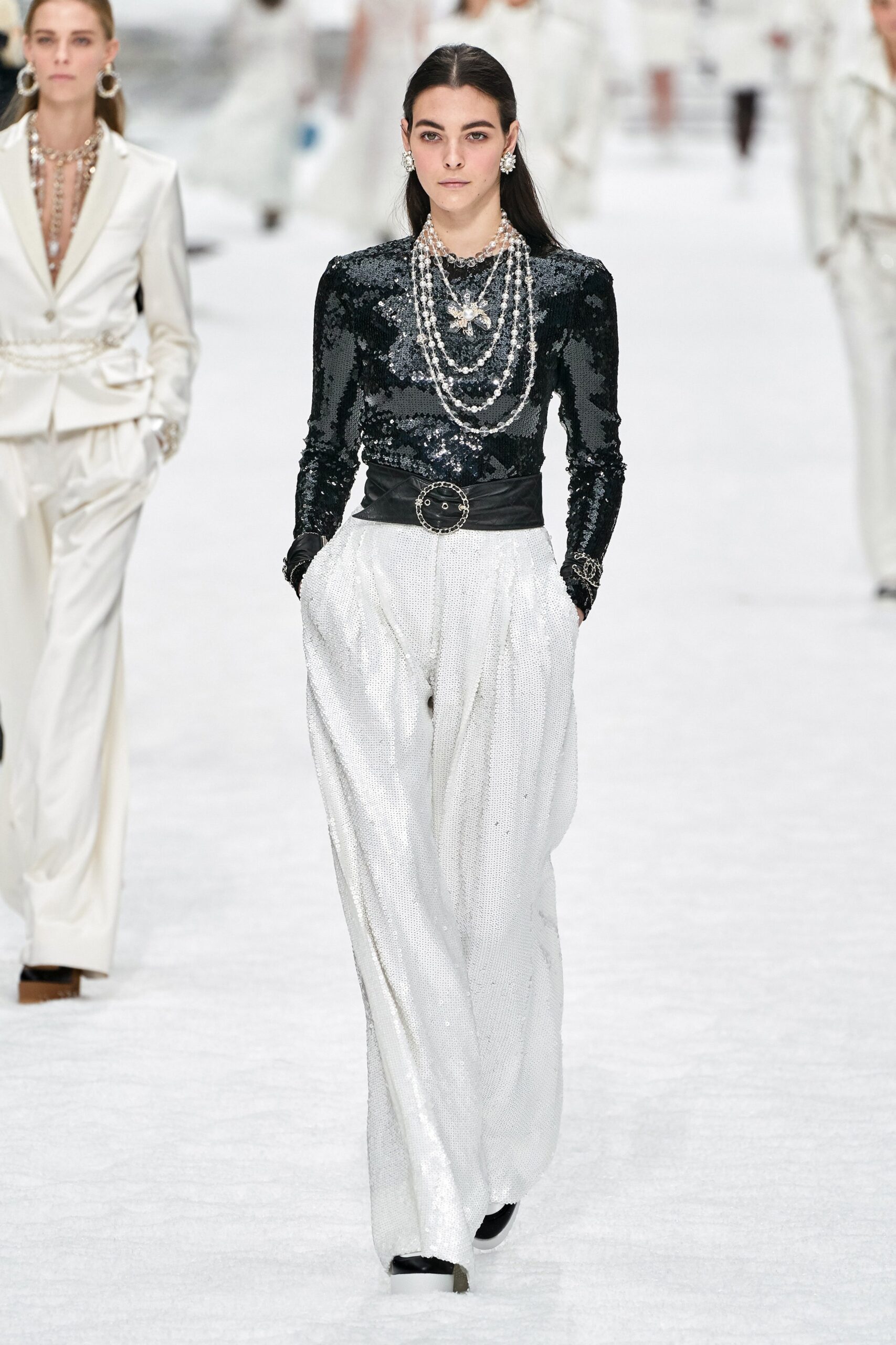 Chanel F/W 19 Look 17