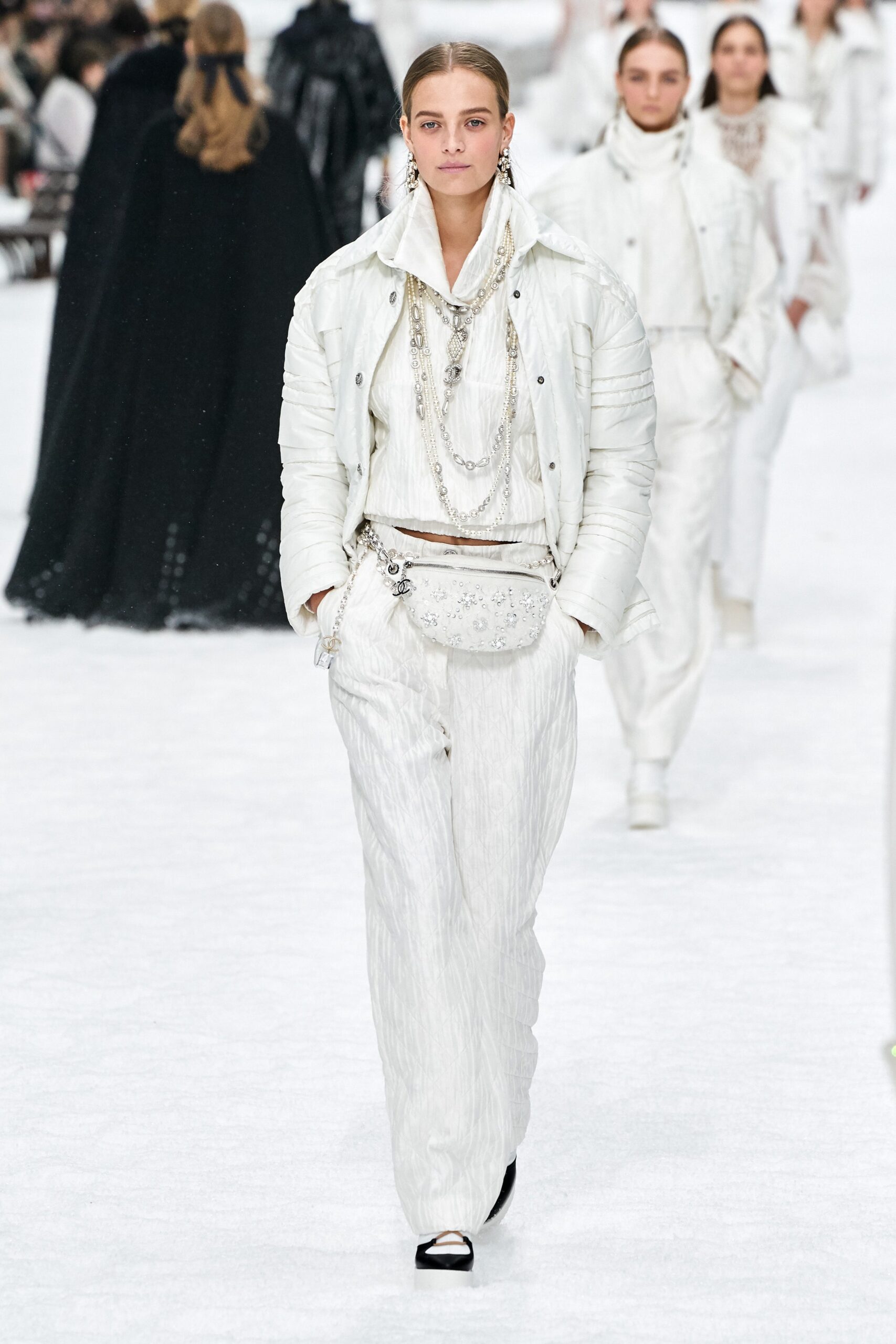 Chanel F/W 19 Look 18