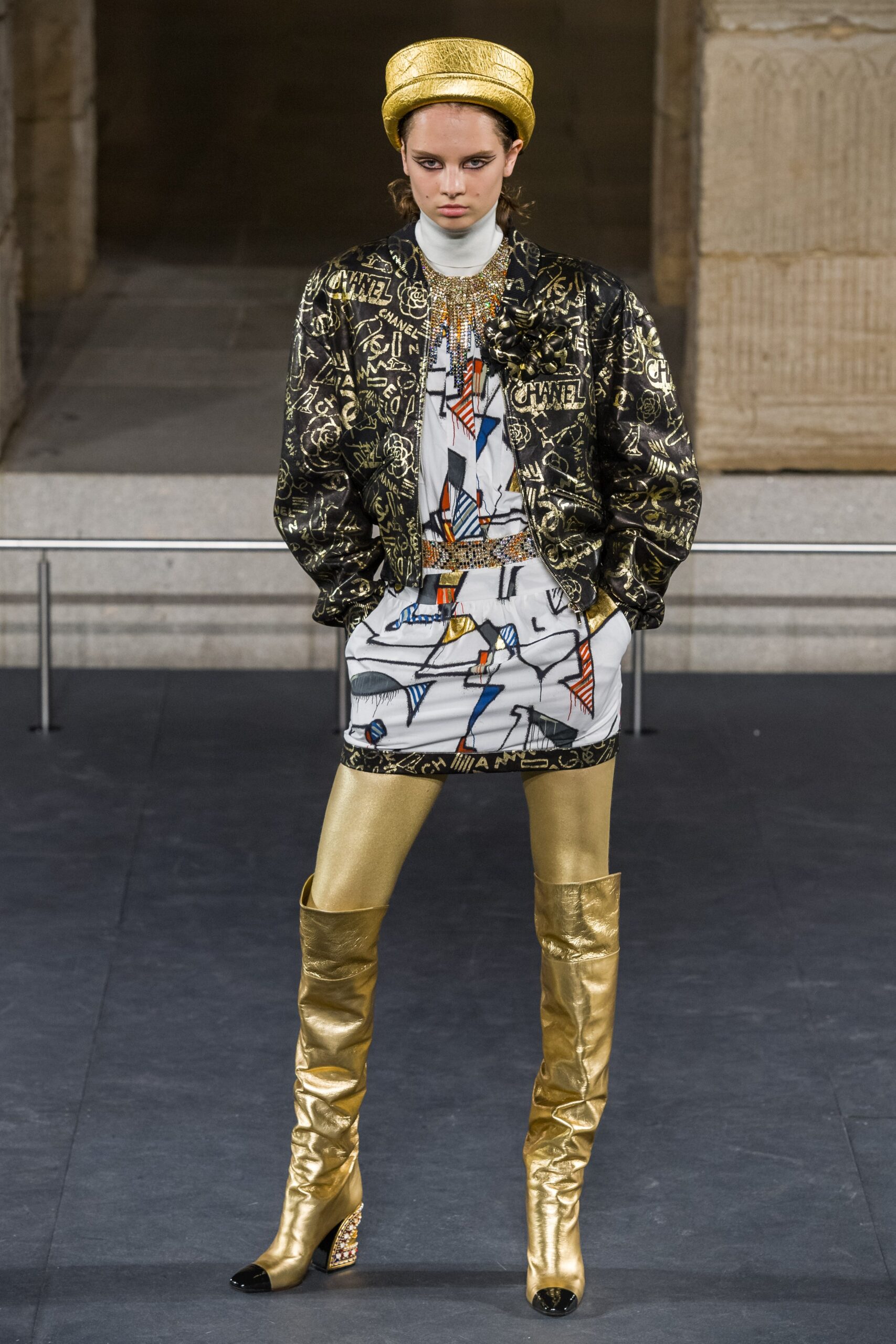 Chanel F/W 19 Look 17