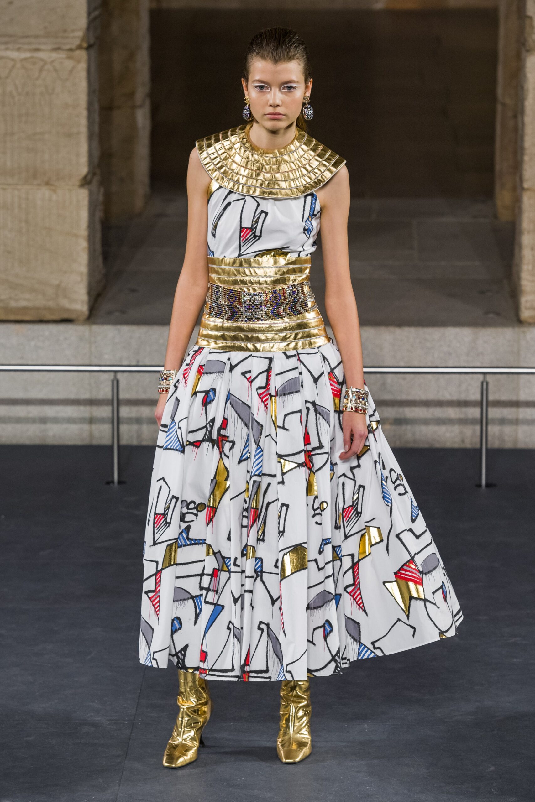 Chanel F/W 19 Look 18