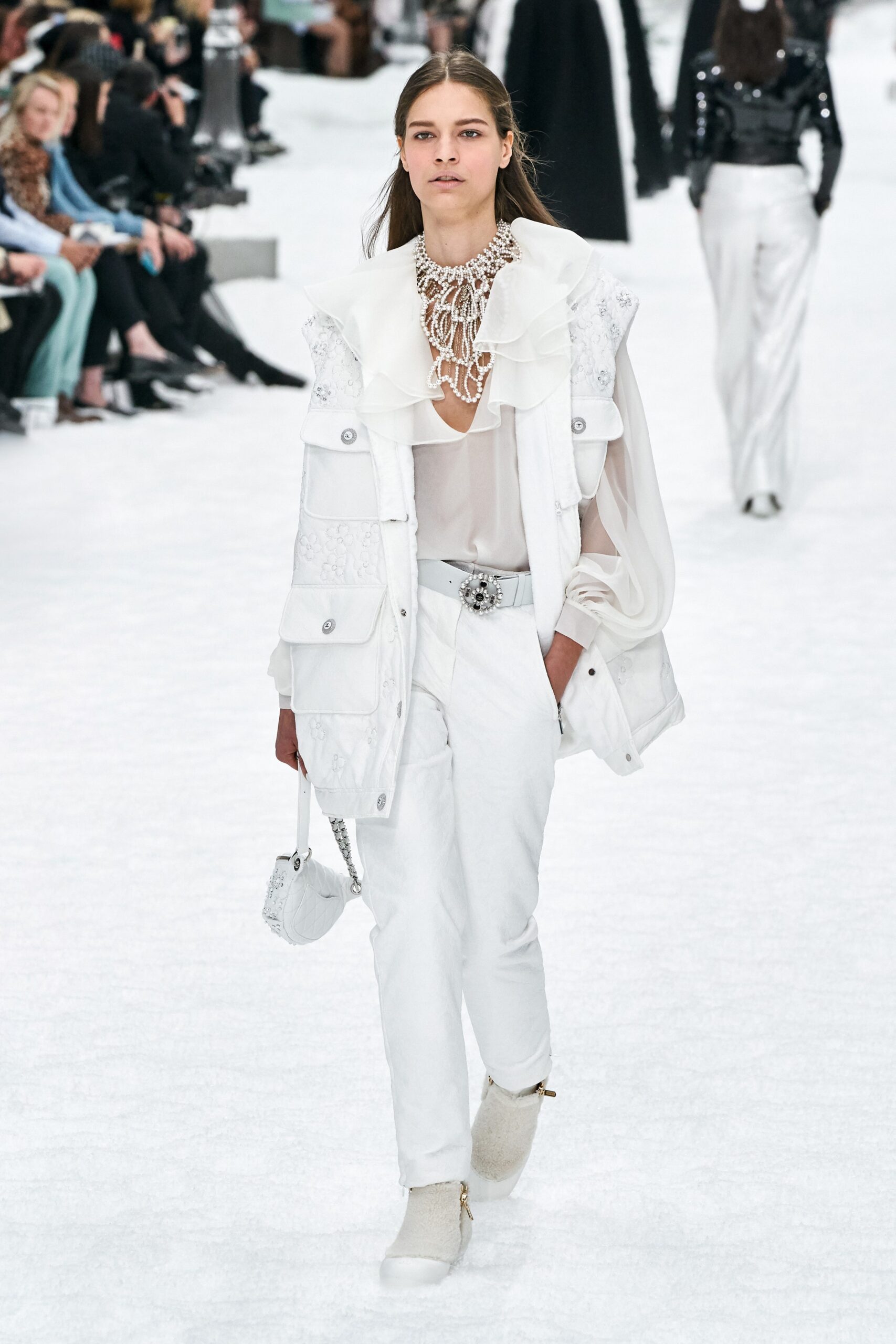 Chanel F/W 19 Look 19