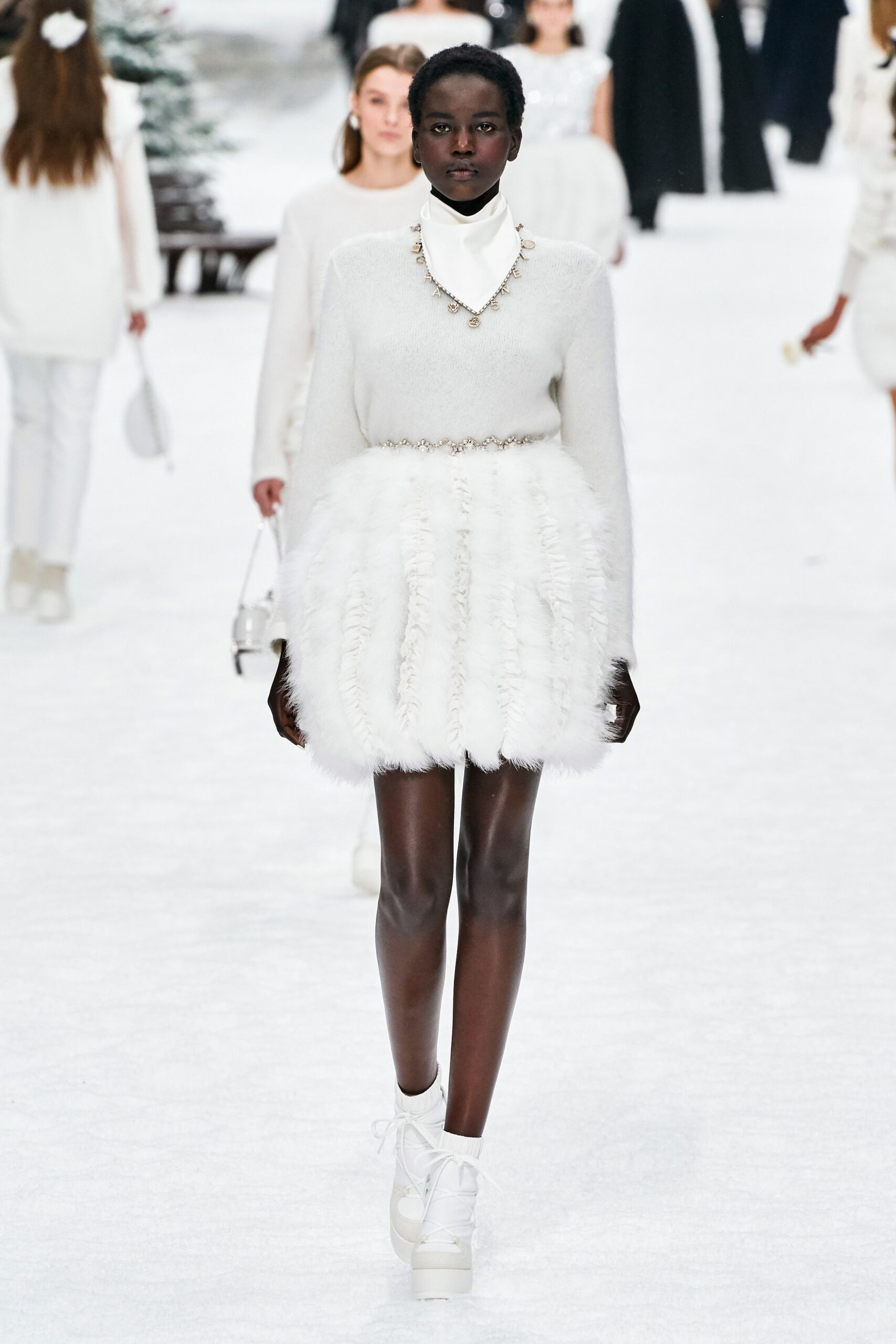 Chanel F/W 19 Look 21
