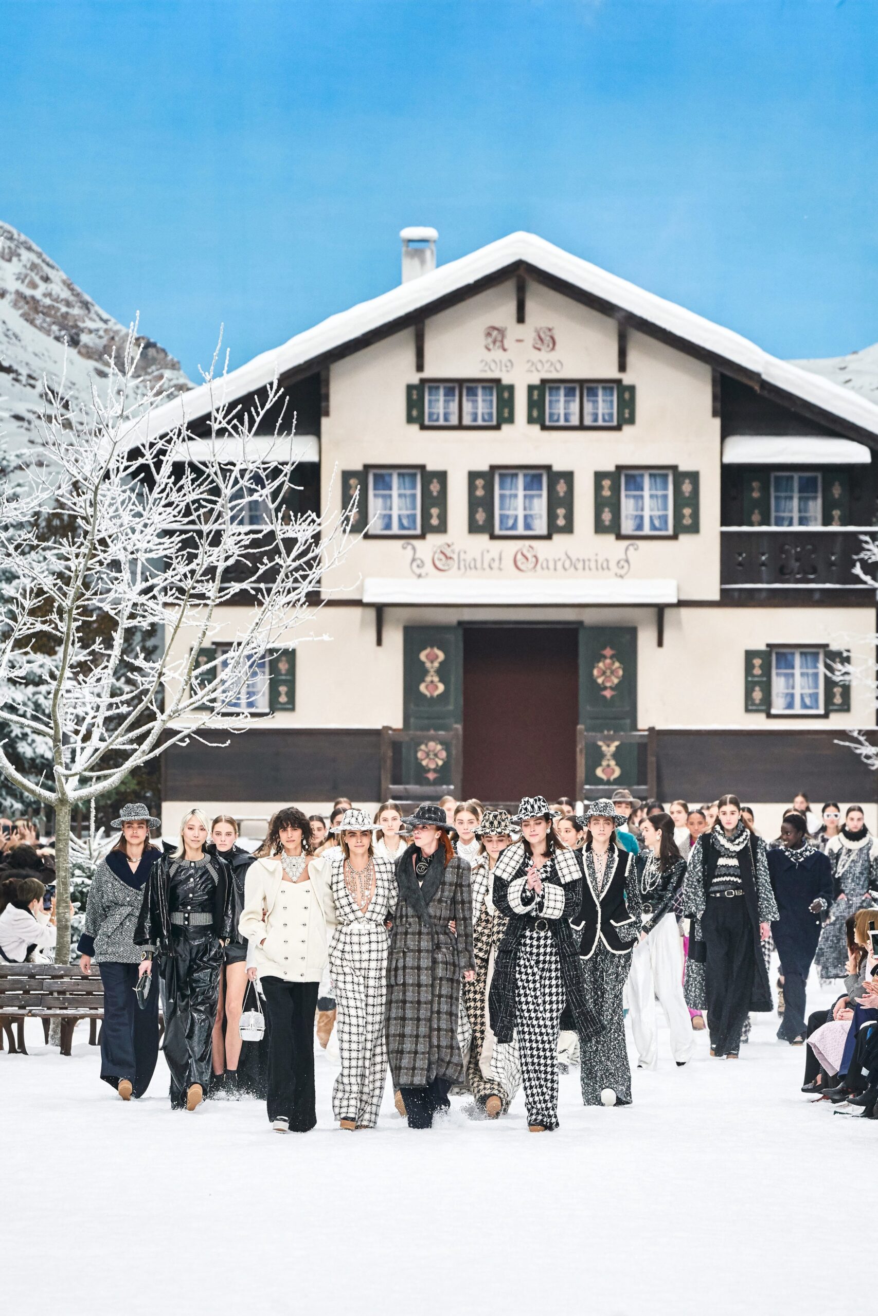 Chanel F/W 19 Look 24