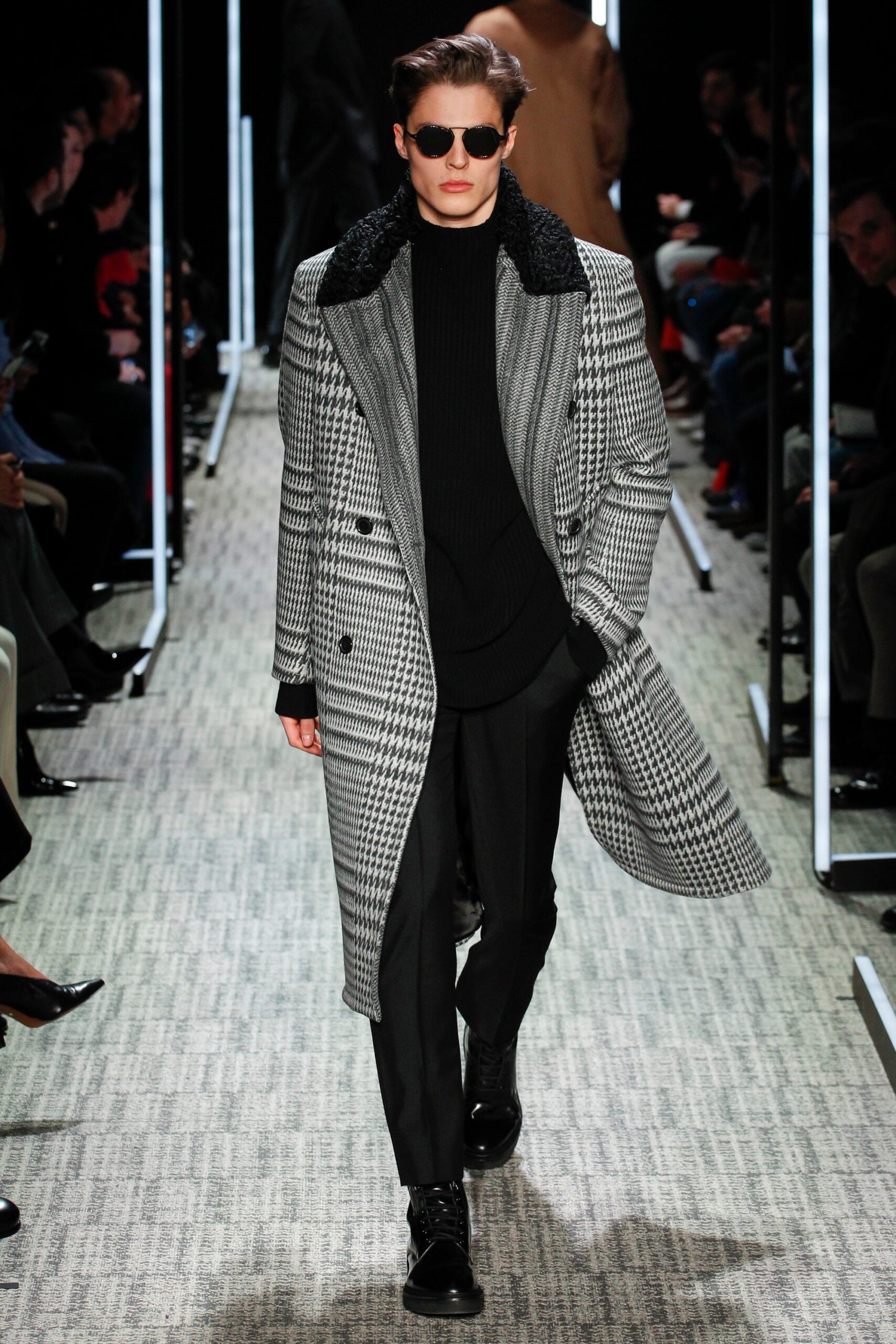 houndstooth fur-collar double-breasted overcoat