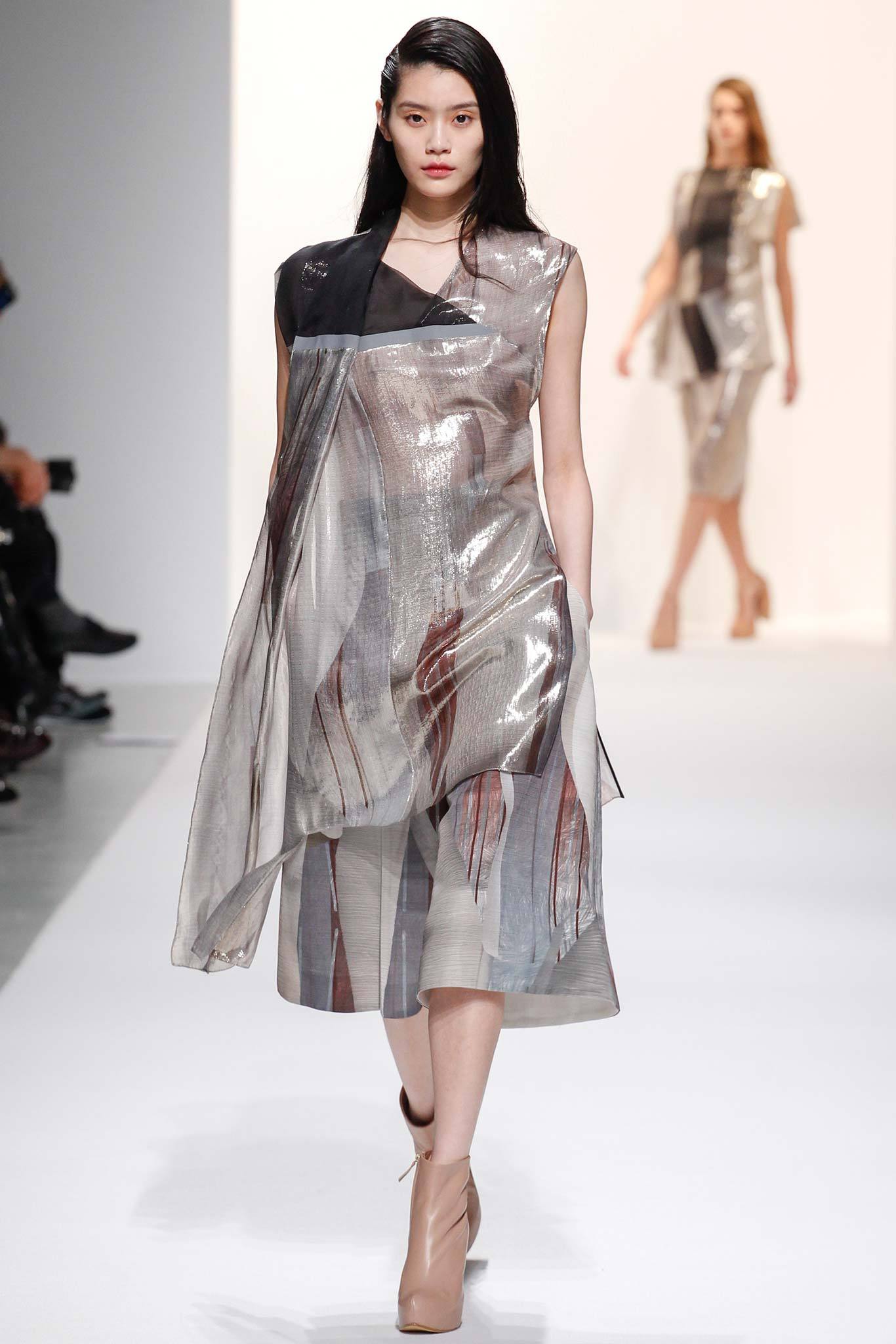 Chalayan F/W 14 Look 136