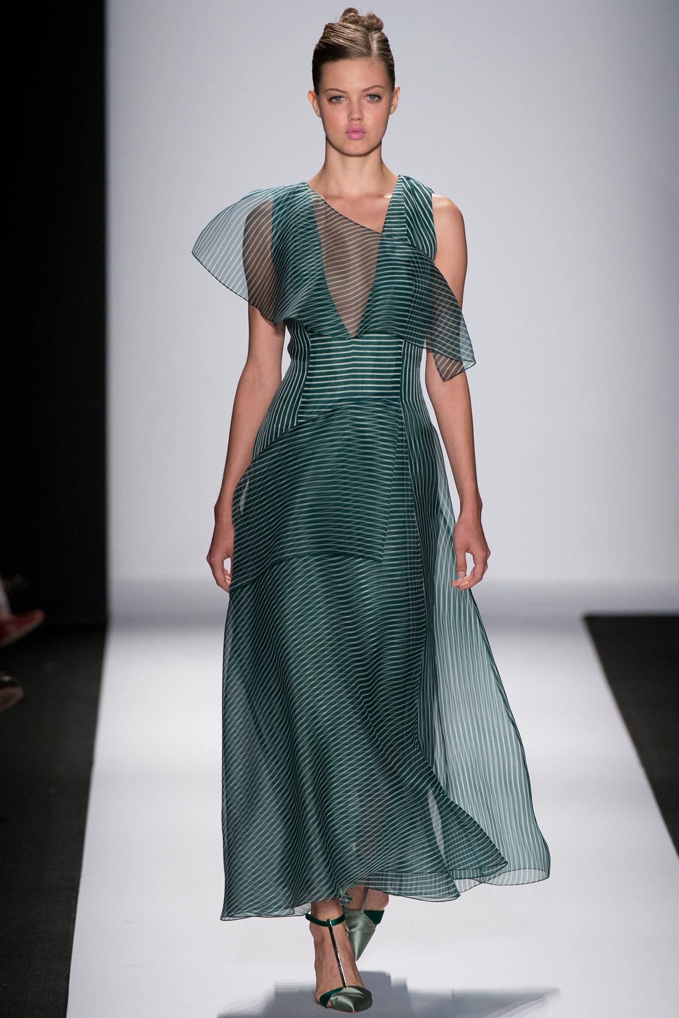 Carolina Herrera S/S 14 Look 15