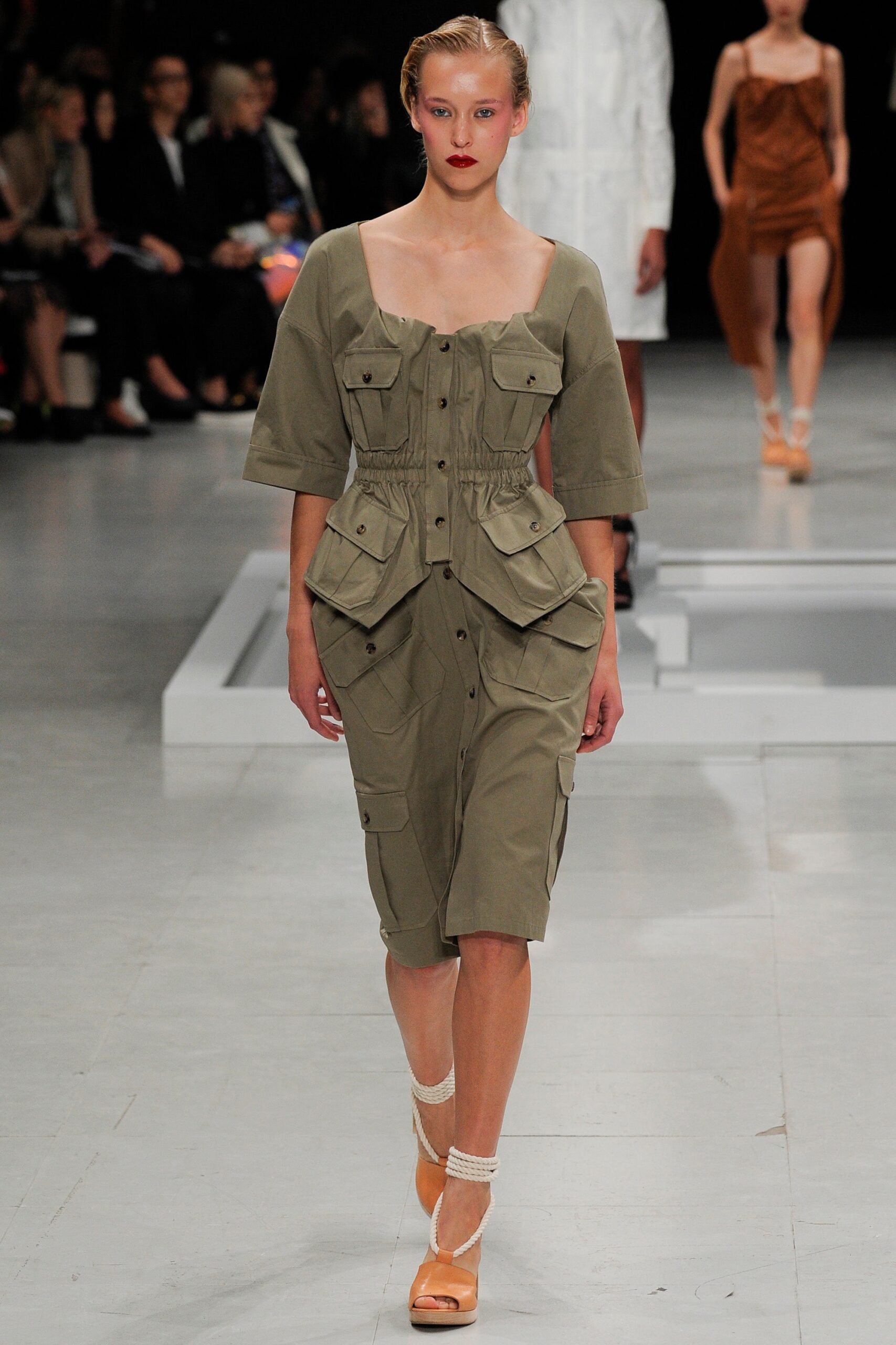 Chalayan S/S 16 Look 75
