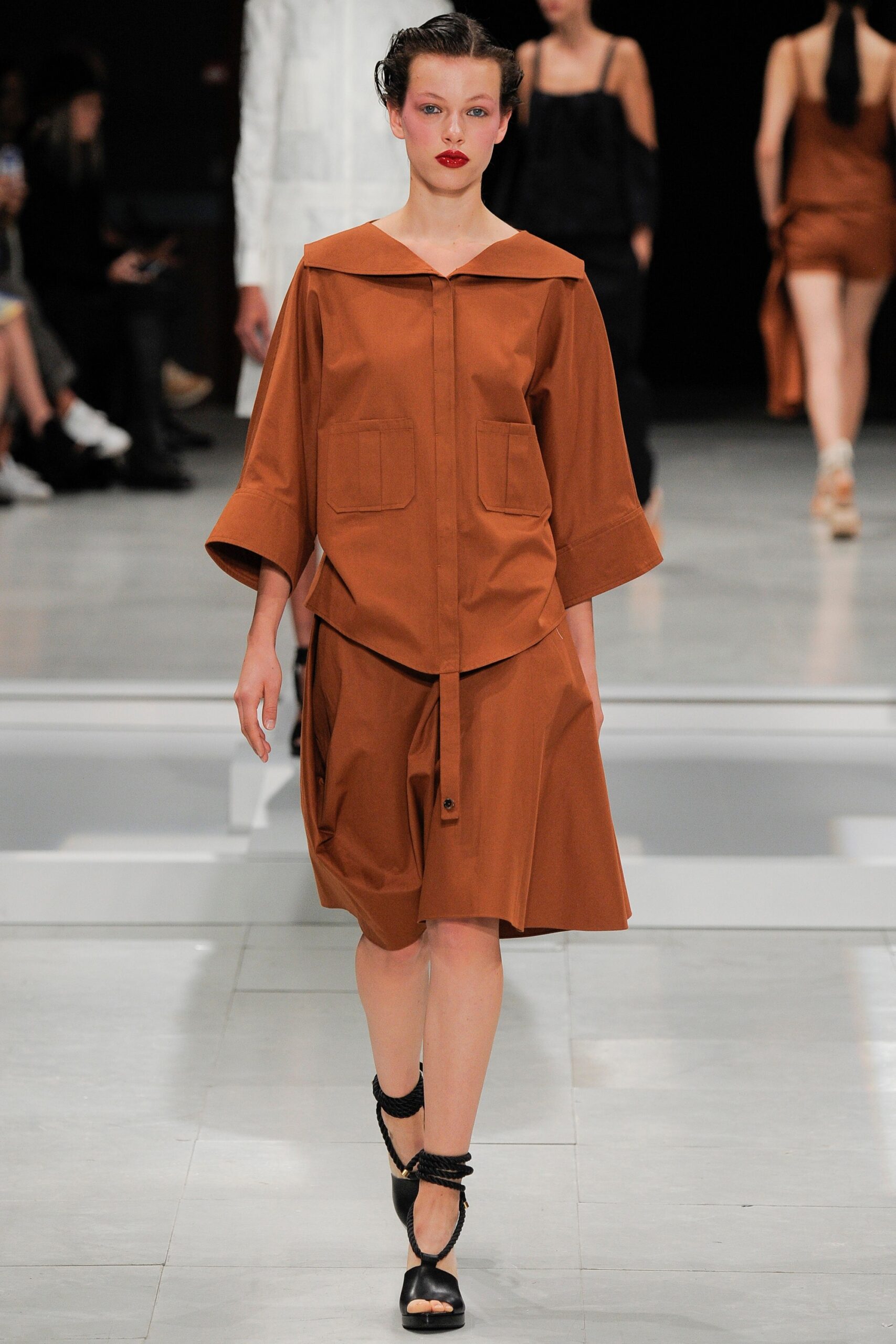 Chalayan S/S 16 Look 117