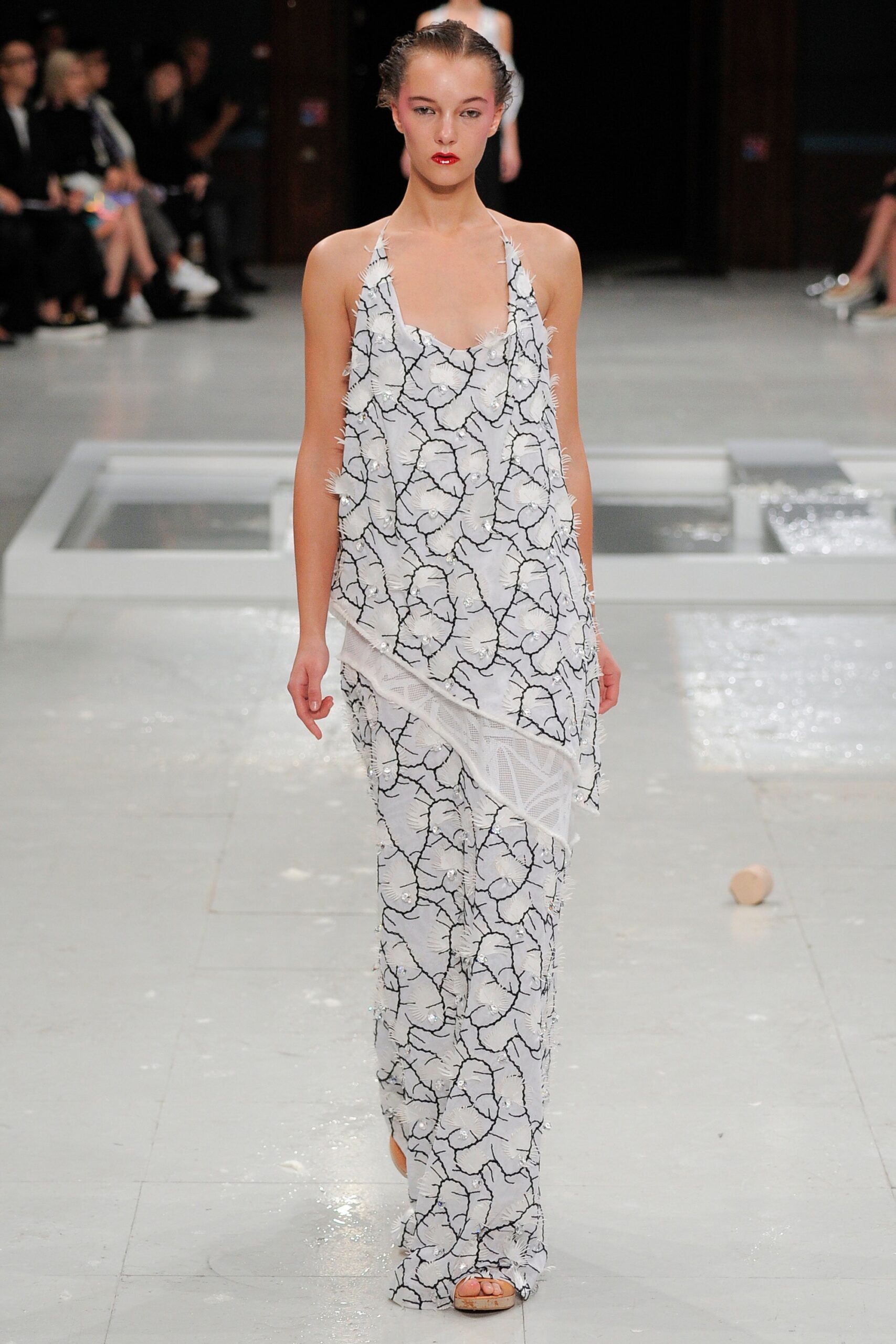 Chalayan S/S 16 Look 590