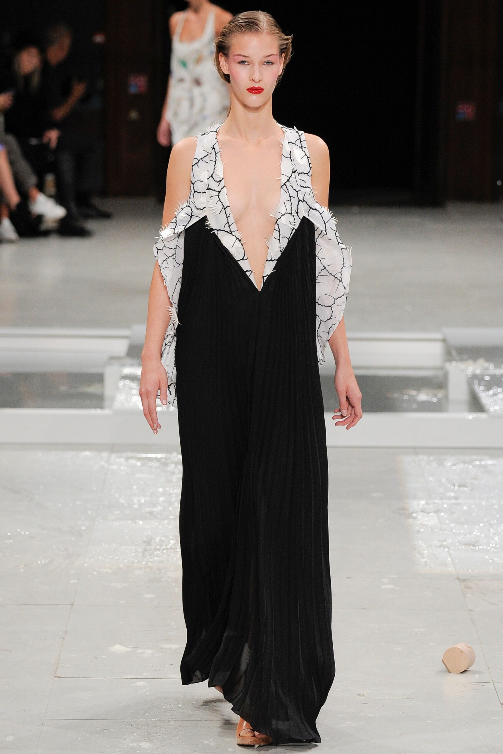 Chalayan S/S 16 Look 595