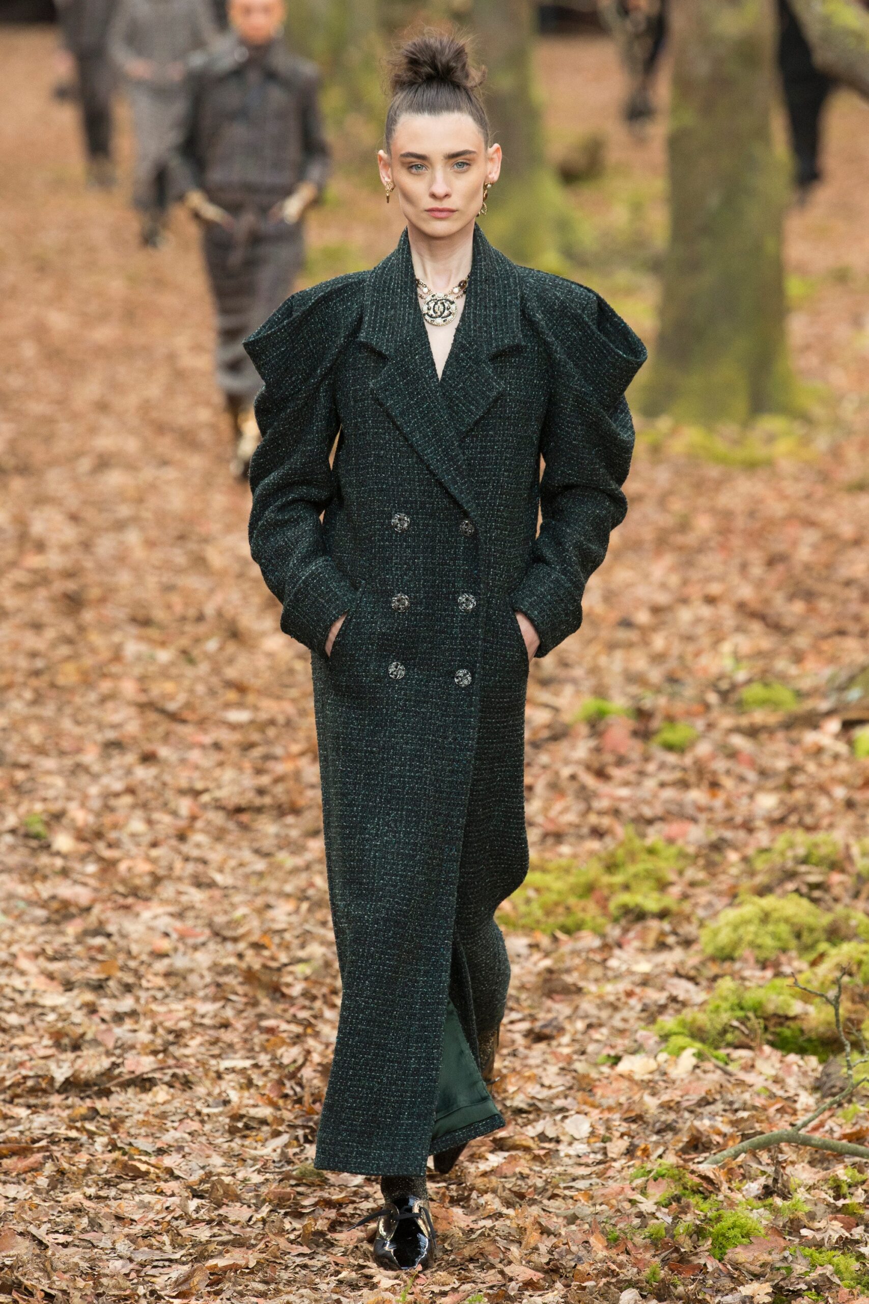 Chanel F/W 18 Look 6