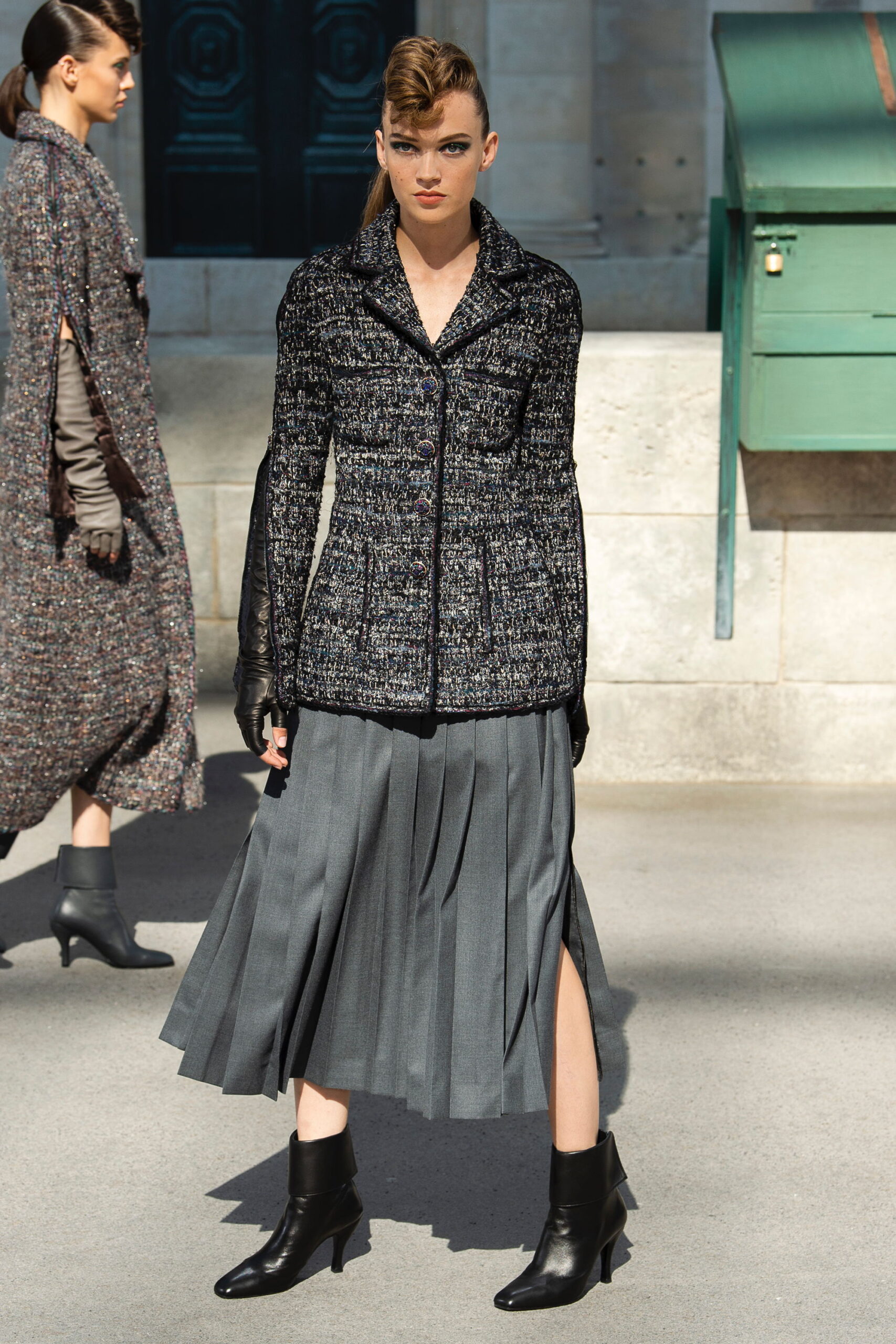 Chanel F/W 18 Couture Look 11