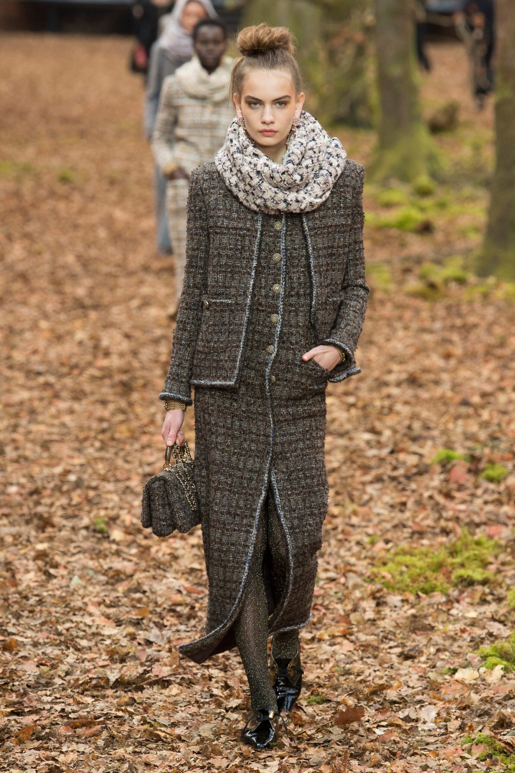 Chanel F/W 18 Look 8