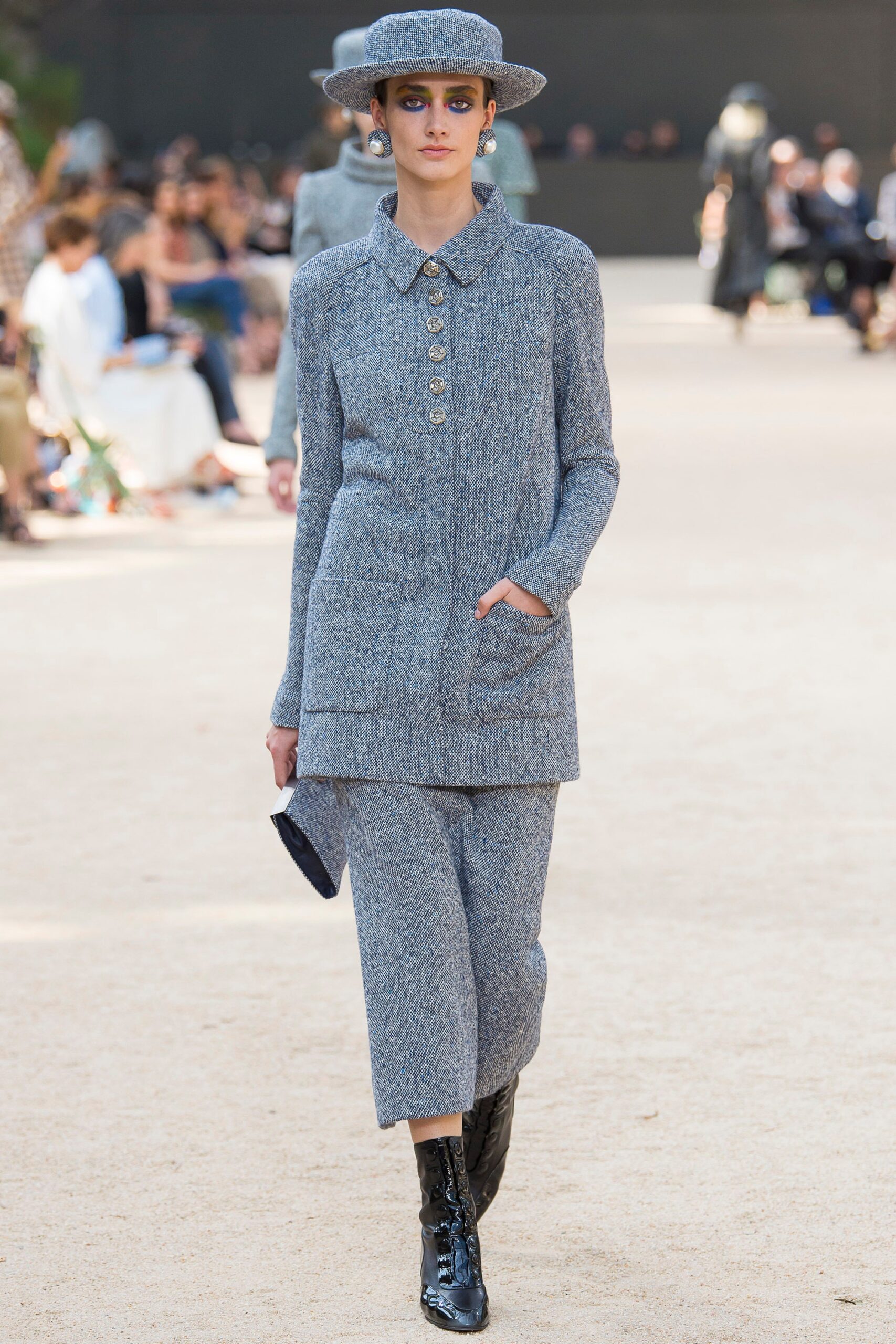 Chanel F/W 17 Couture Look 92