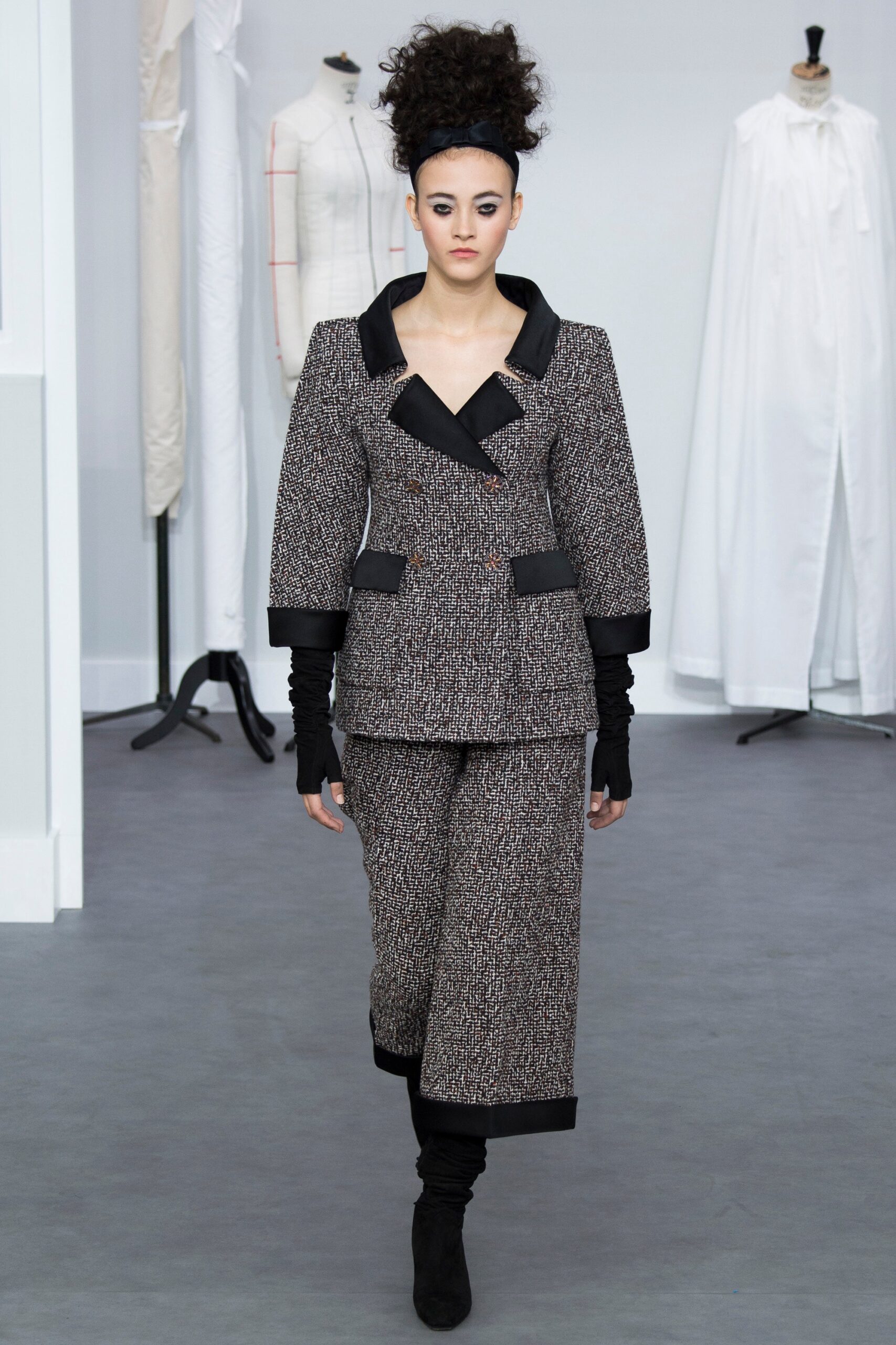 Chanel F/W 16 Couture Look 47