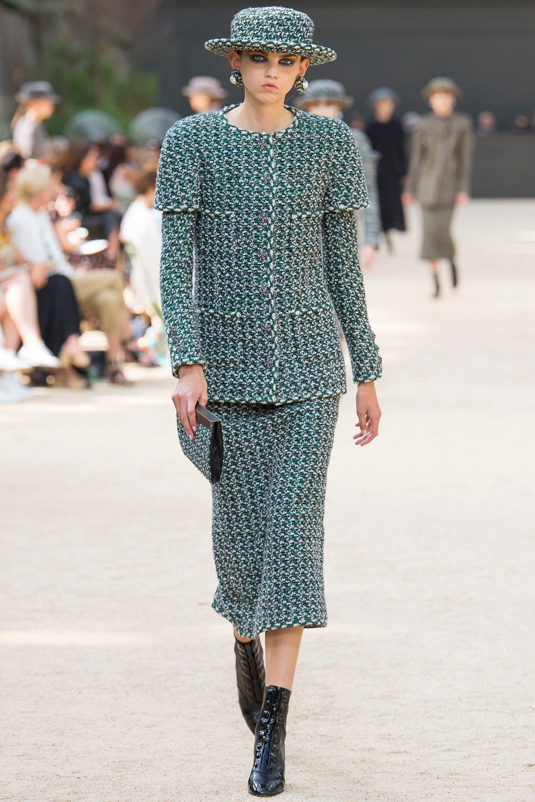 Chanel F/W 17 Couture Look 124