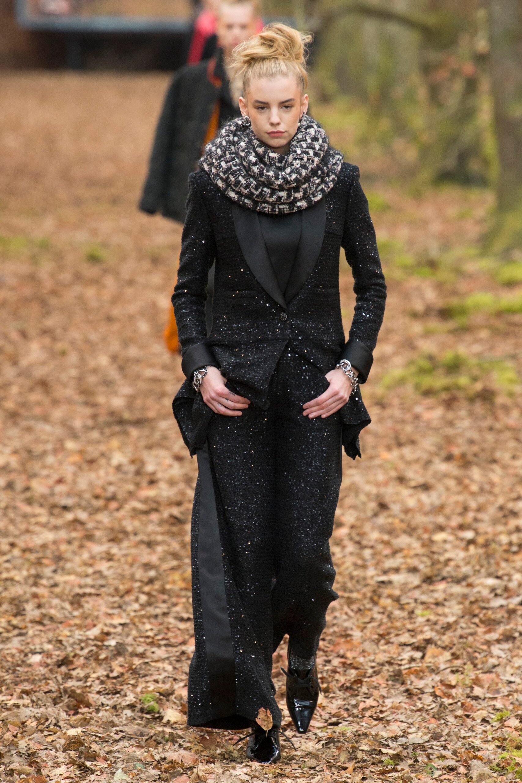 Chanel F/W 18 Look 11