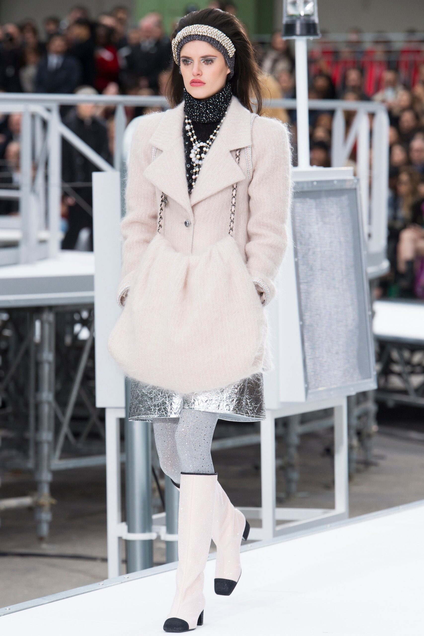 Chanel F/W 17 Look 130