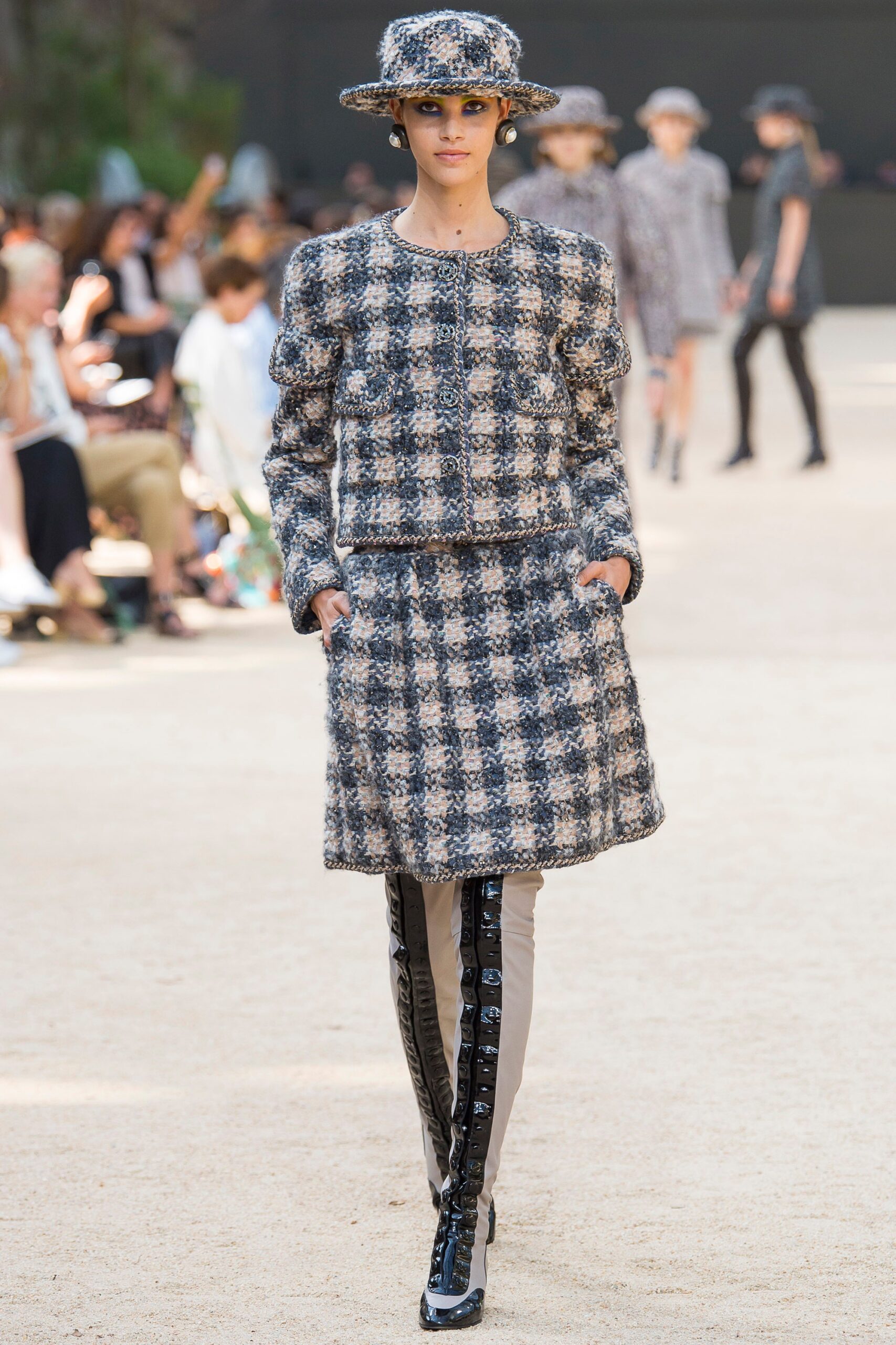Chanel F/W 17 Couture Look 181