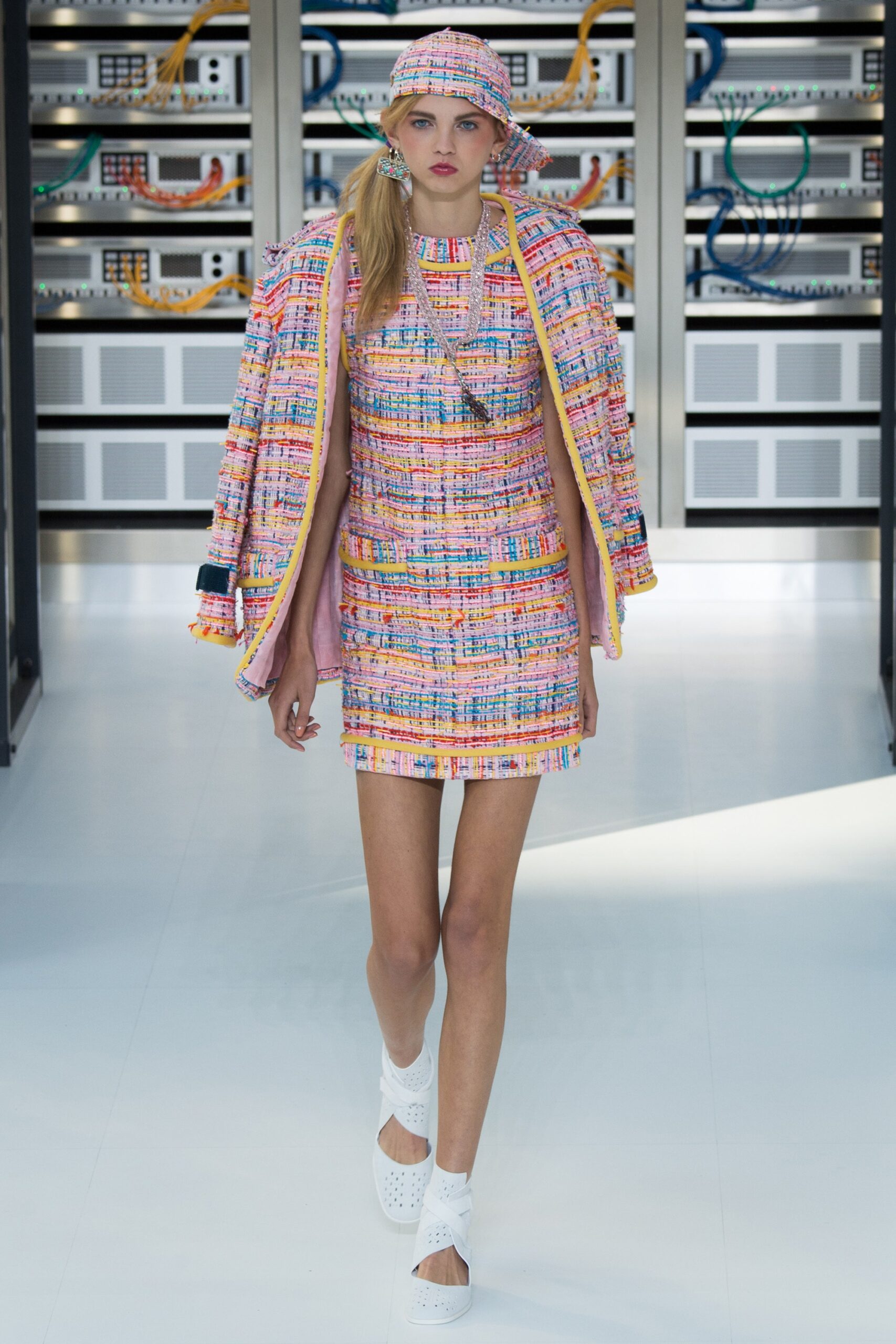 Chanel S/S 17 Look 142