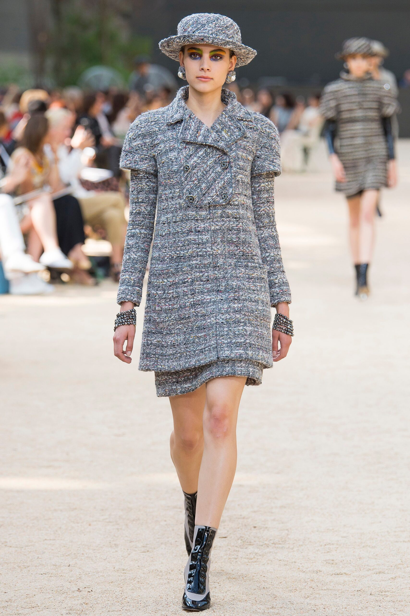 Chanel F/W 17 Couture Look 200