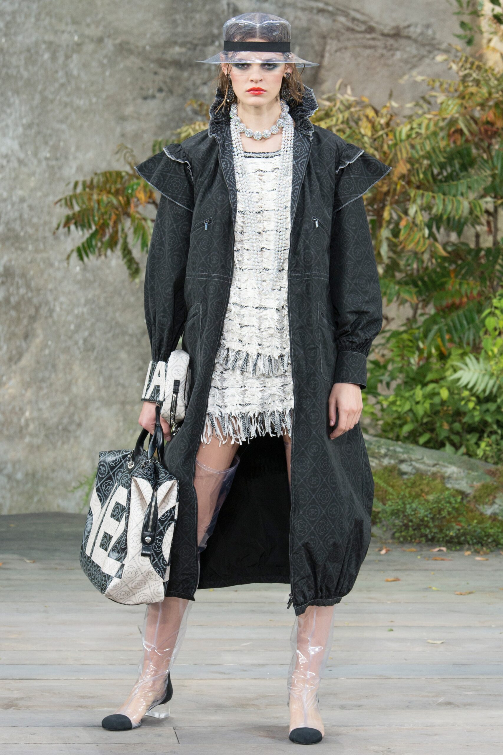 Chanel S/S 18 Look 7