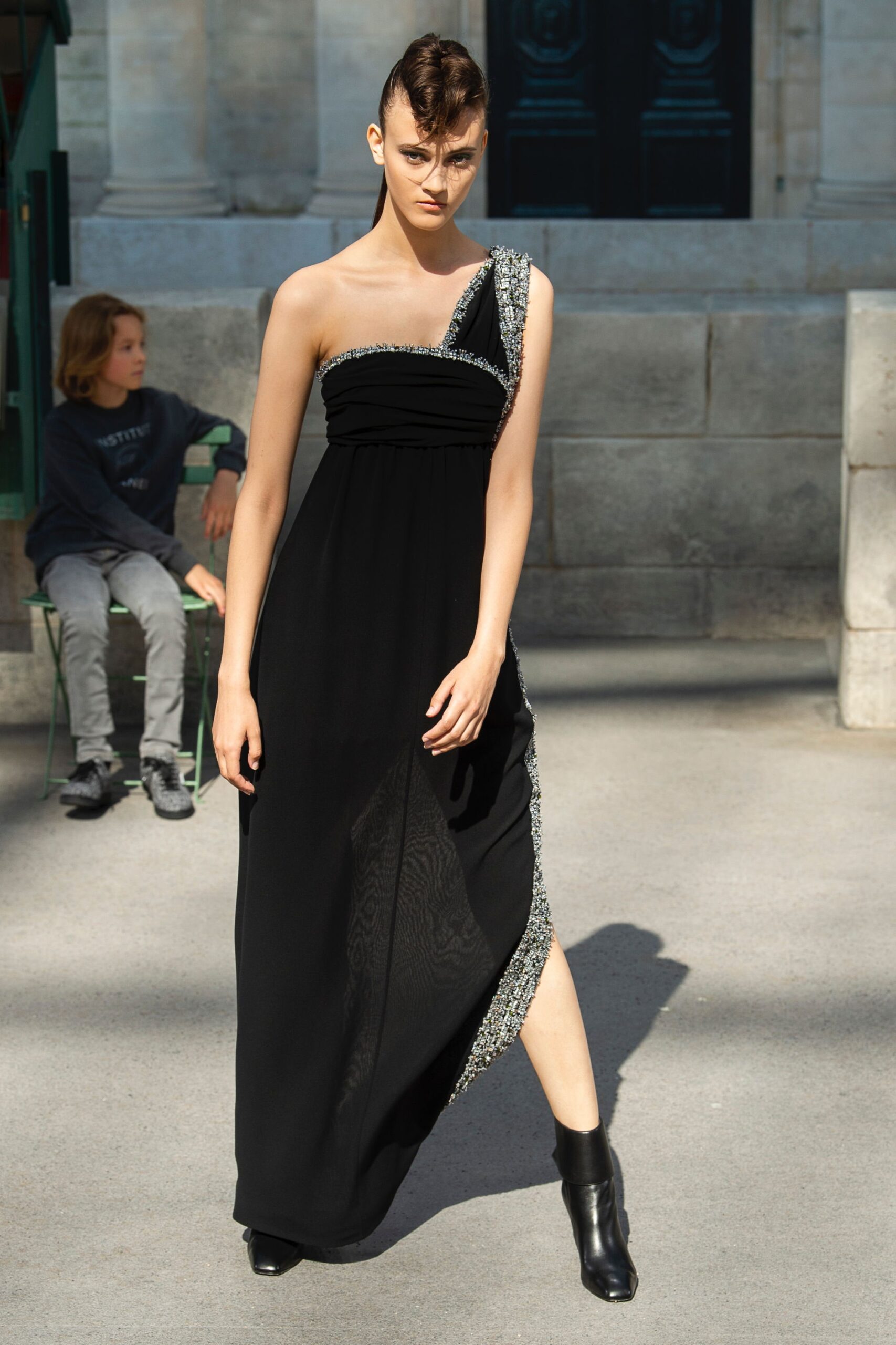Chanel F/W 18 Couture Look 31