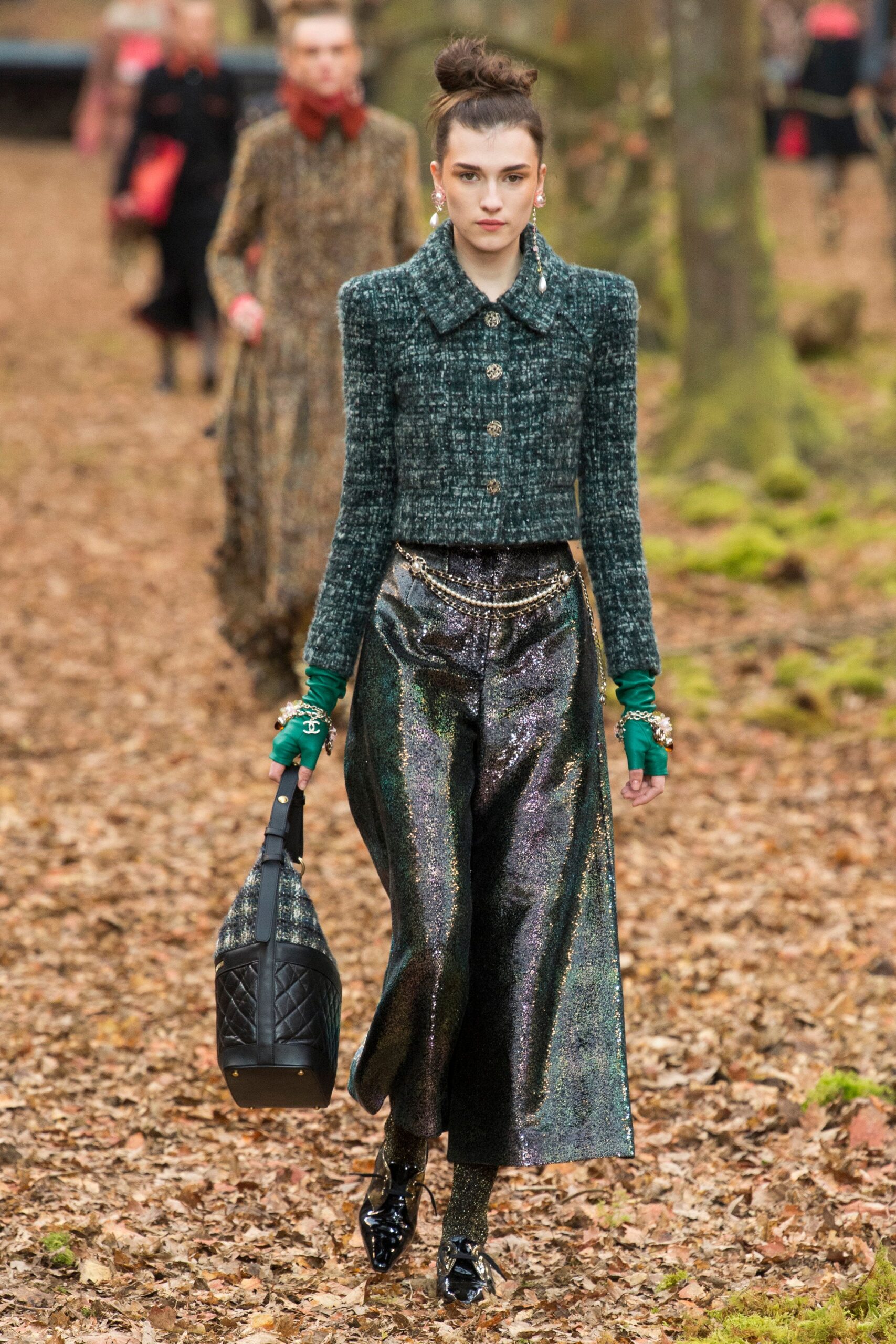 Chanel F/W 18 Look 18