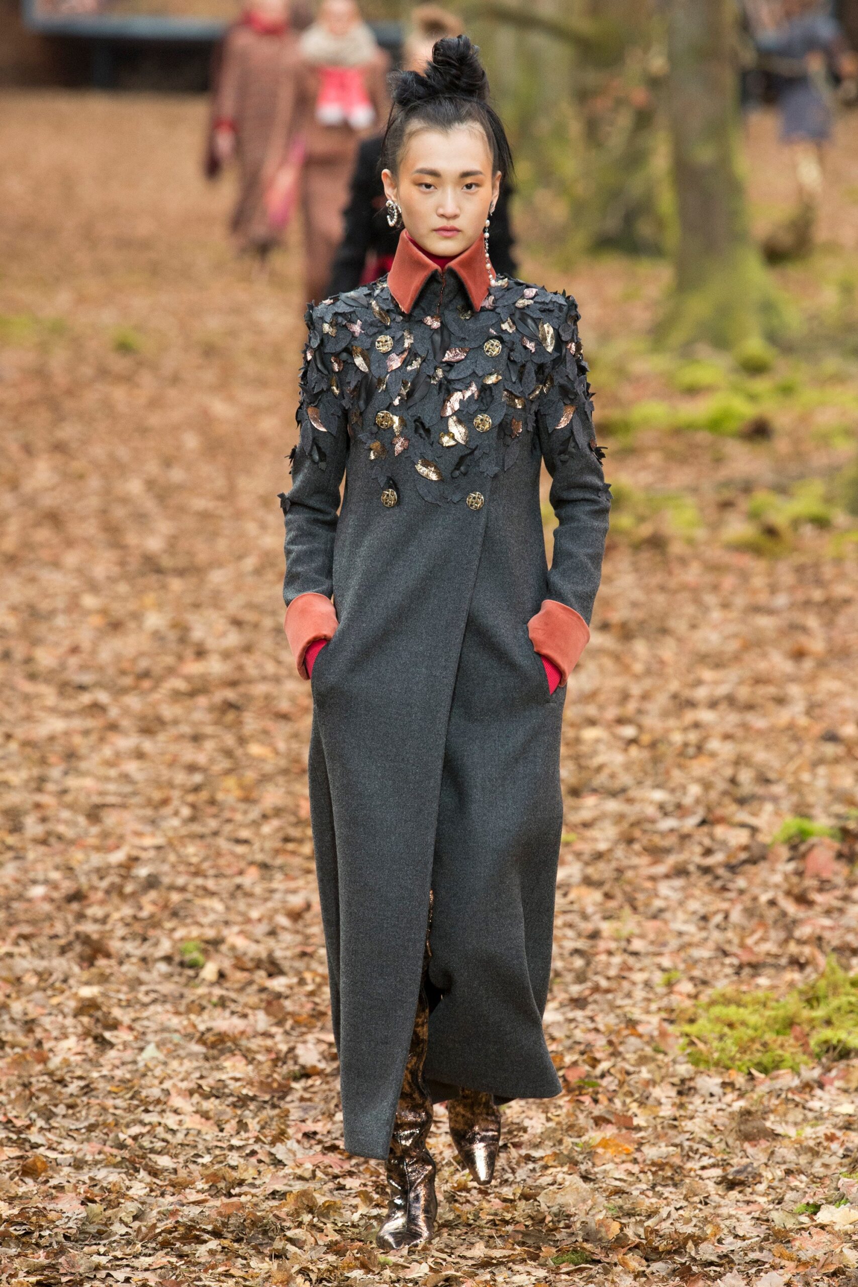 Chanel F/W 18 Look 19