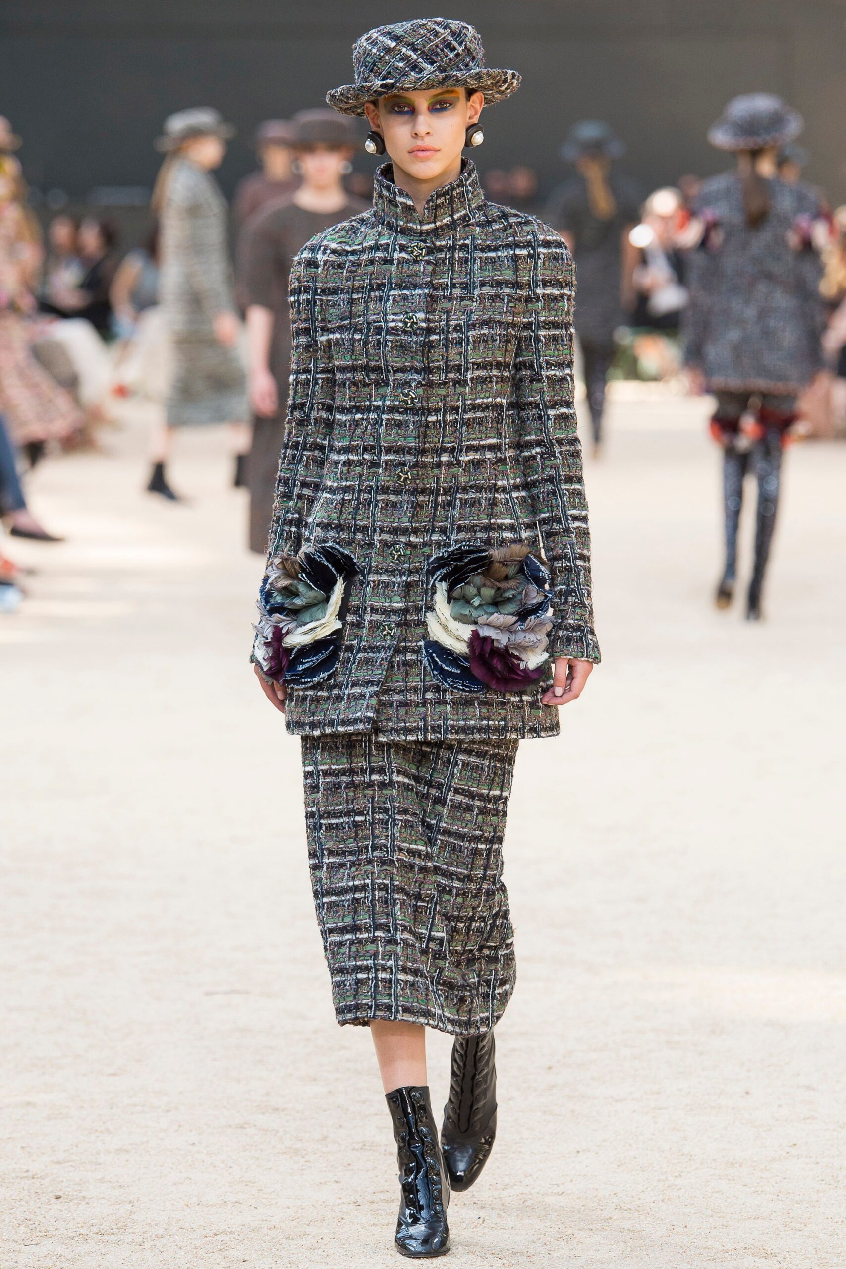 Chanel F/W 17 Couture Look 272