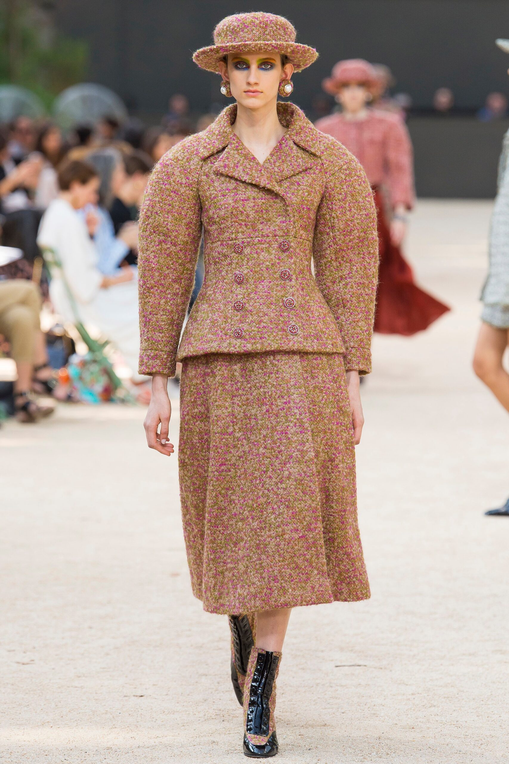 Chanel F/W 17 Couture Look 311