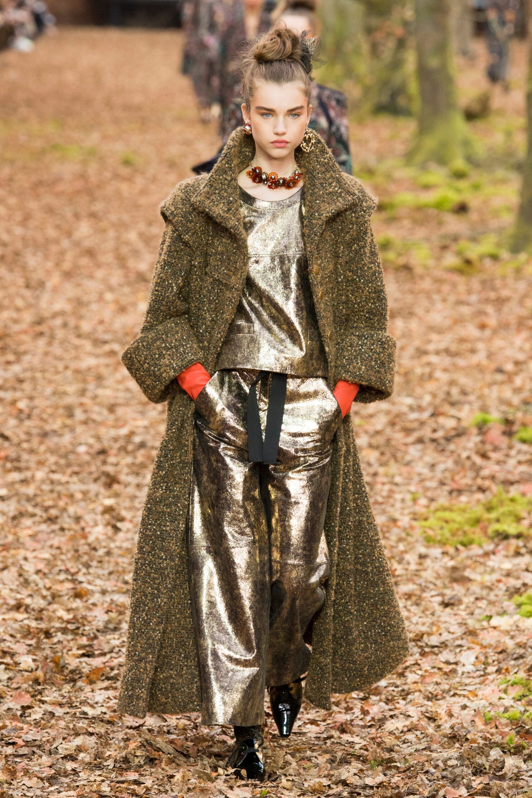 Chanel F/W 18 Look 23