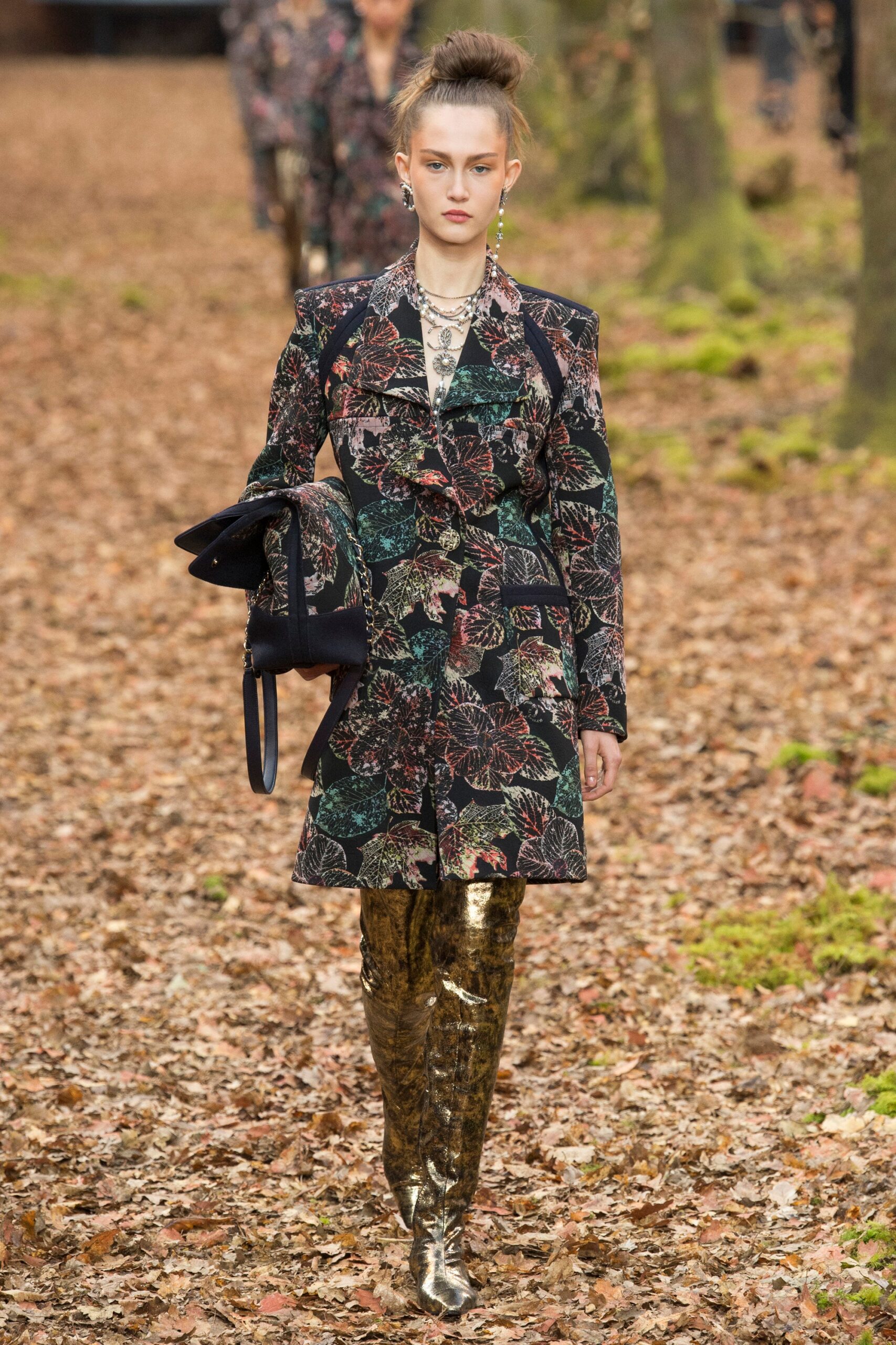 Chanel F/W 18 Look 24