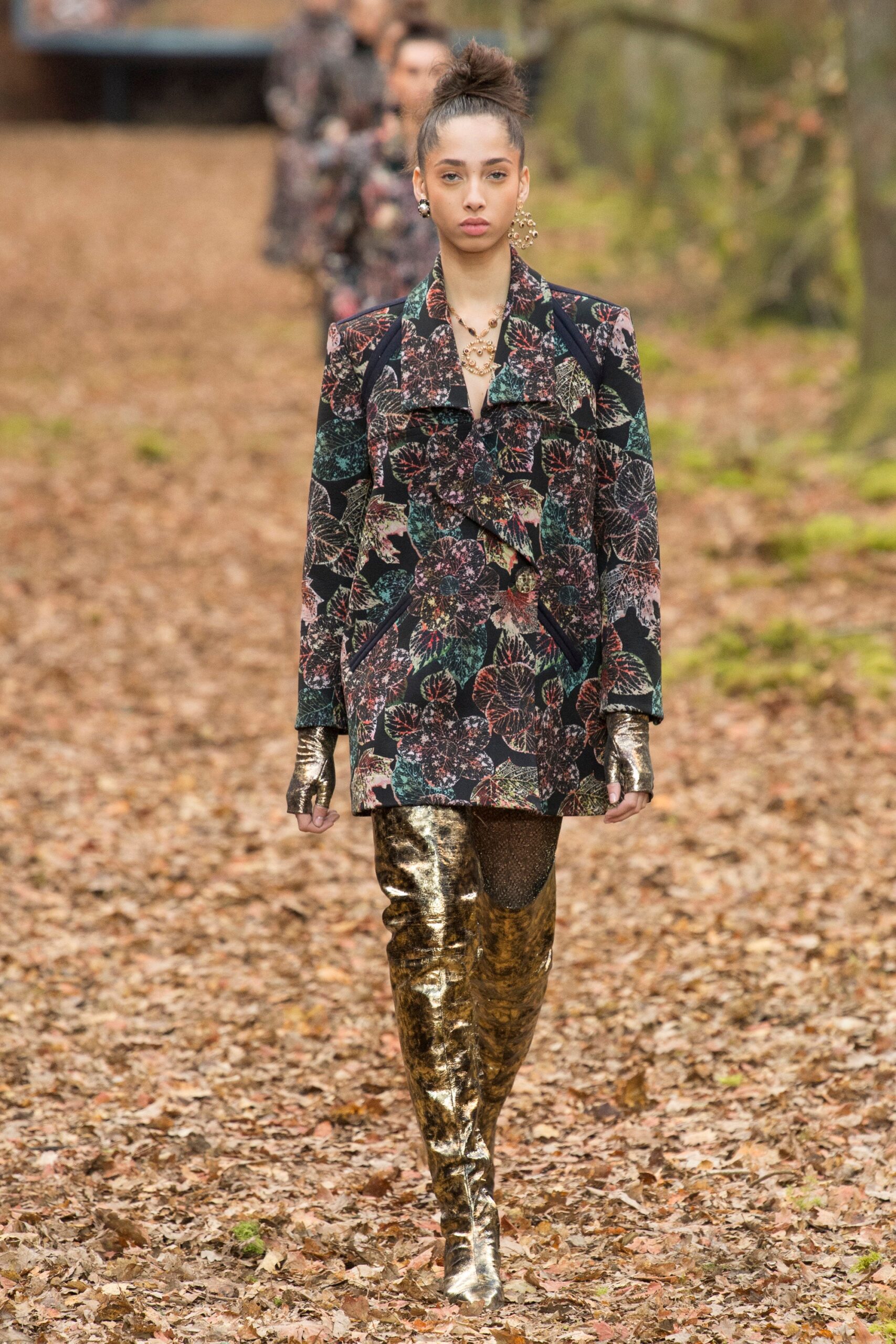 Chanel F/W 18 Look 25