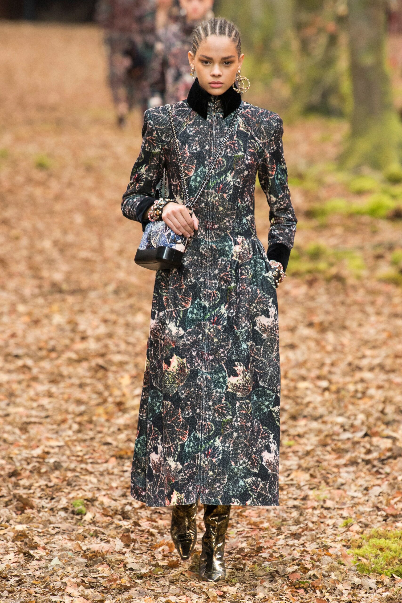 Chanel F/W 18 Look 27